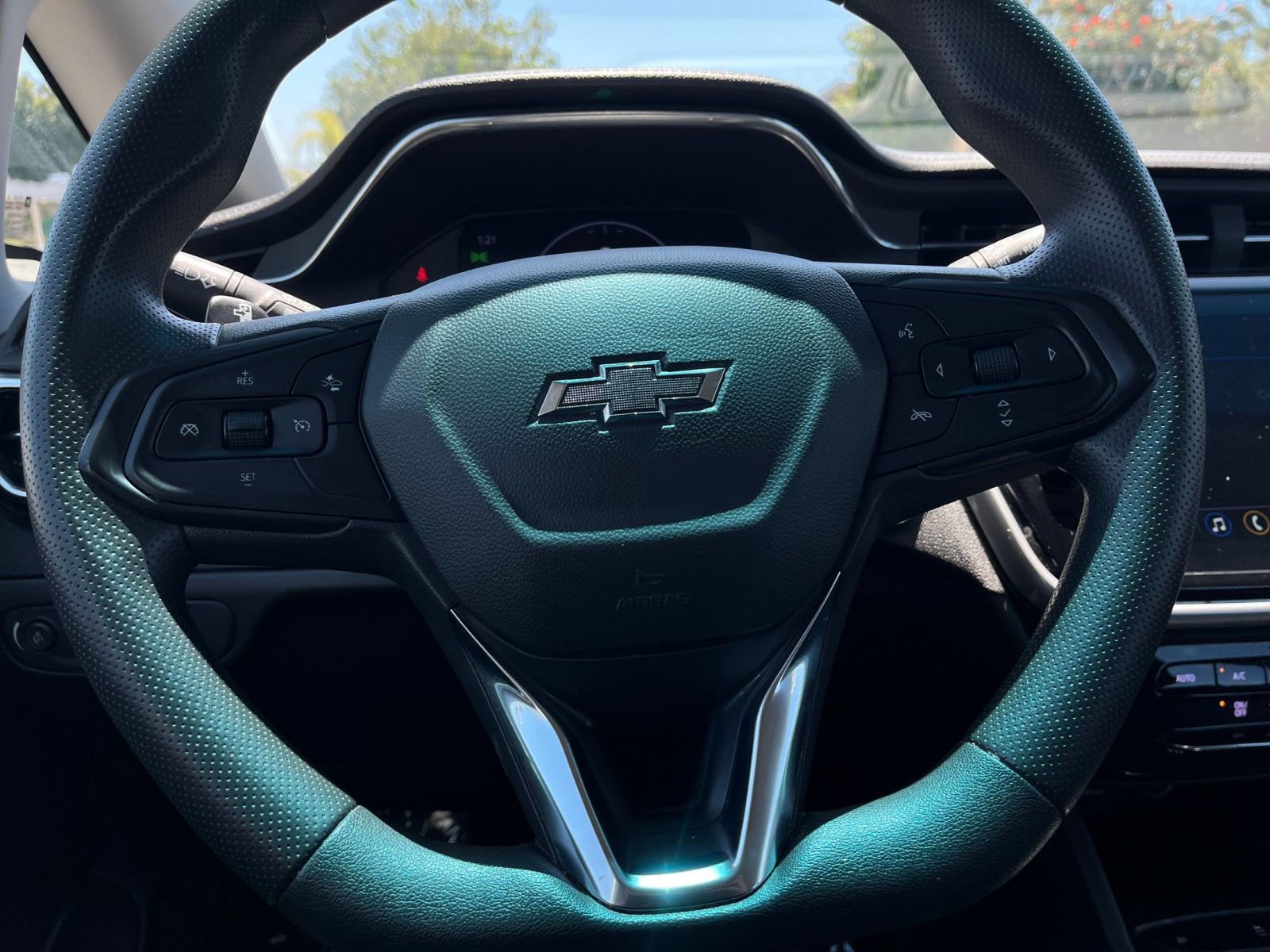 Thumbnail: 2023 Chevrolet Bolt EV - 27