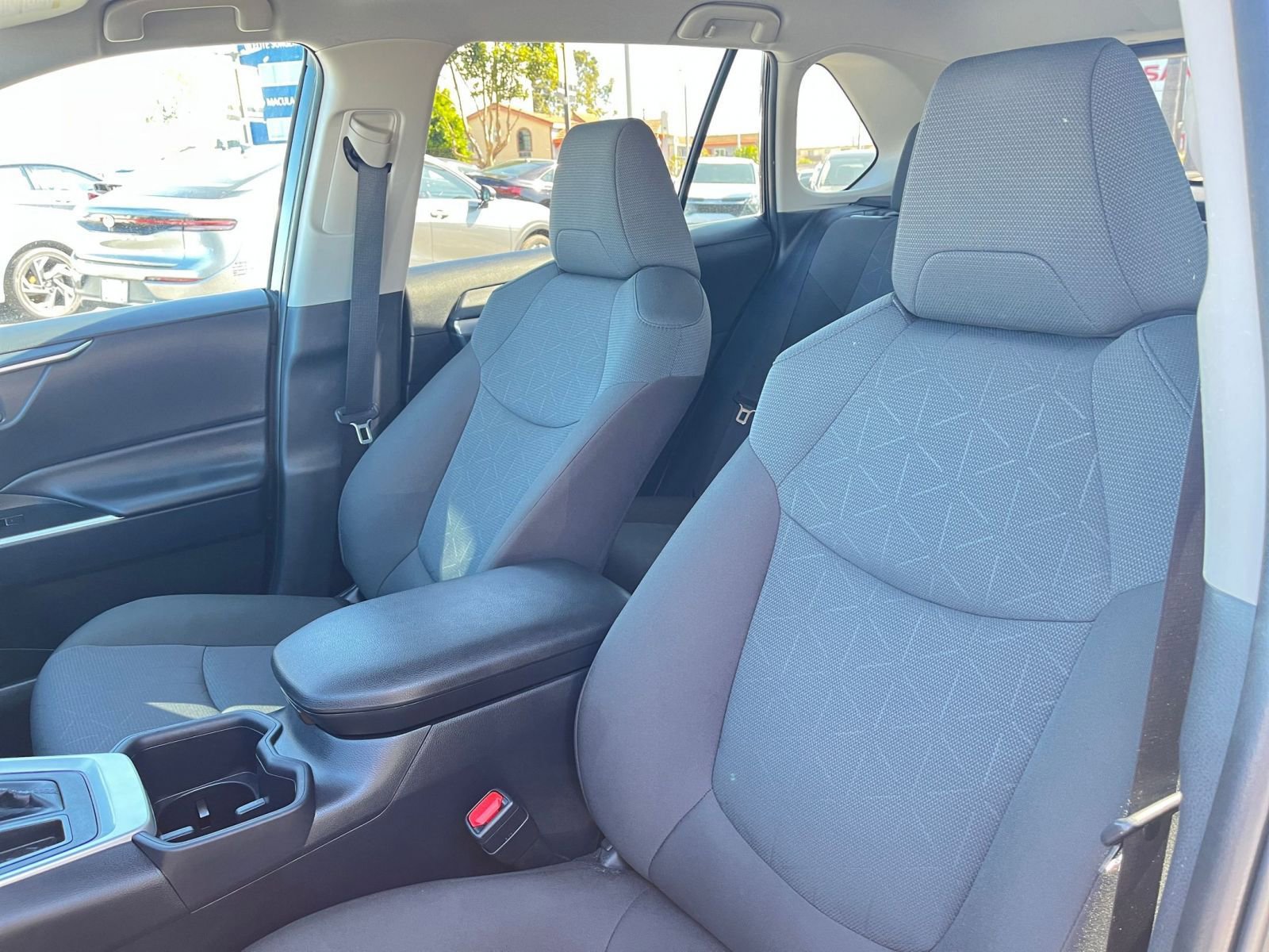 Thumbnail: 2025 Toyota RAV4 - 25