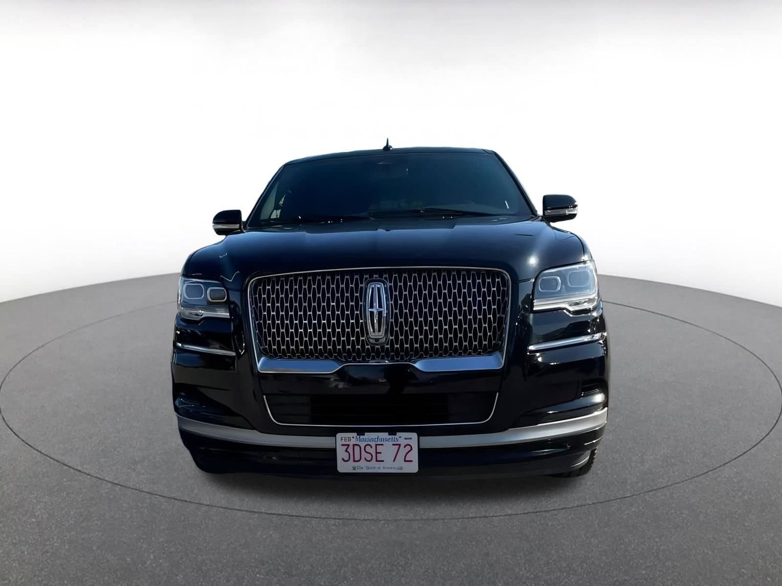 Thumbnail: 2024 Lincoln Navigator L - 4