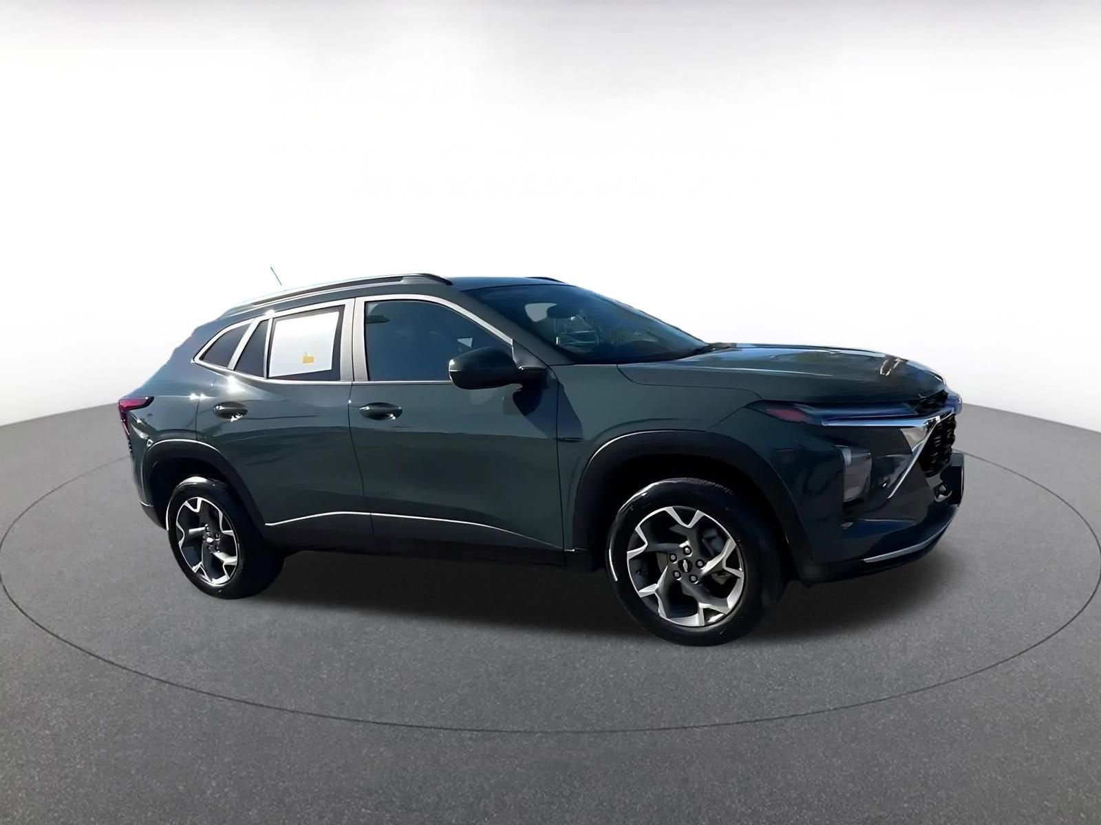 Thumbnail: 2025 Chevrolet Trax - 2