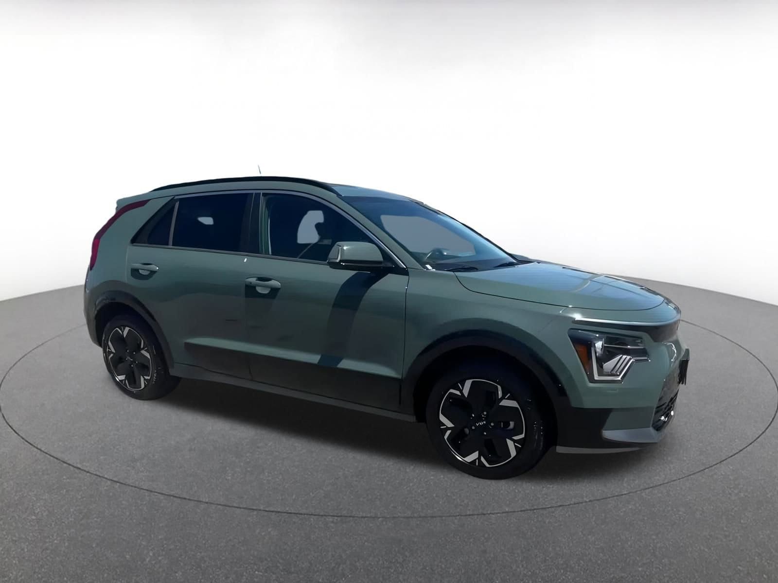 Thumbnail: 2023 Kia Niro - 2