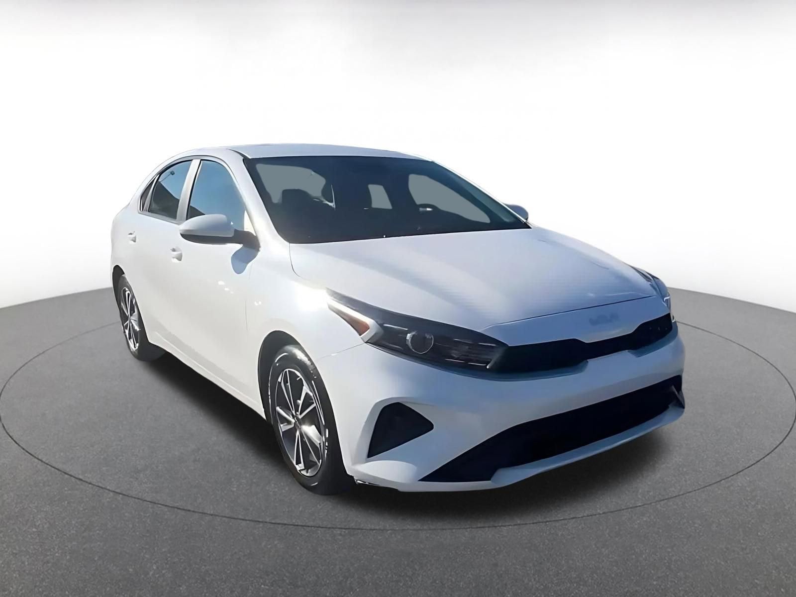 Thumbnail: 2023 Kia Forte - 3