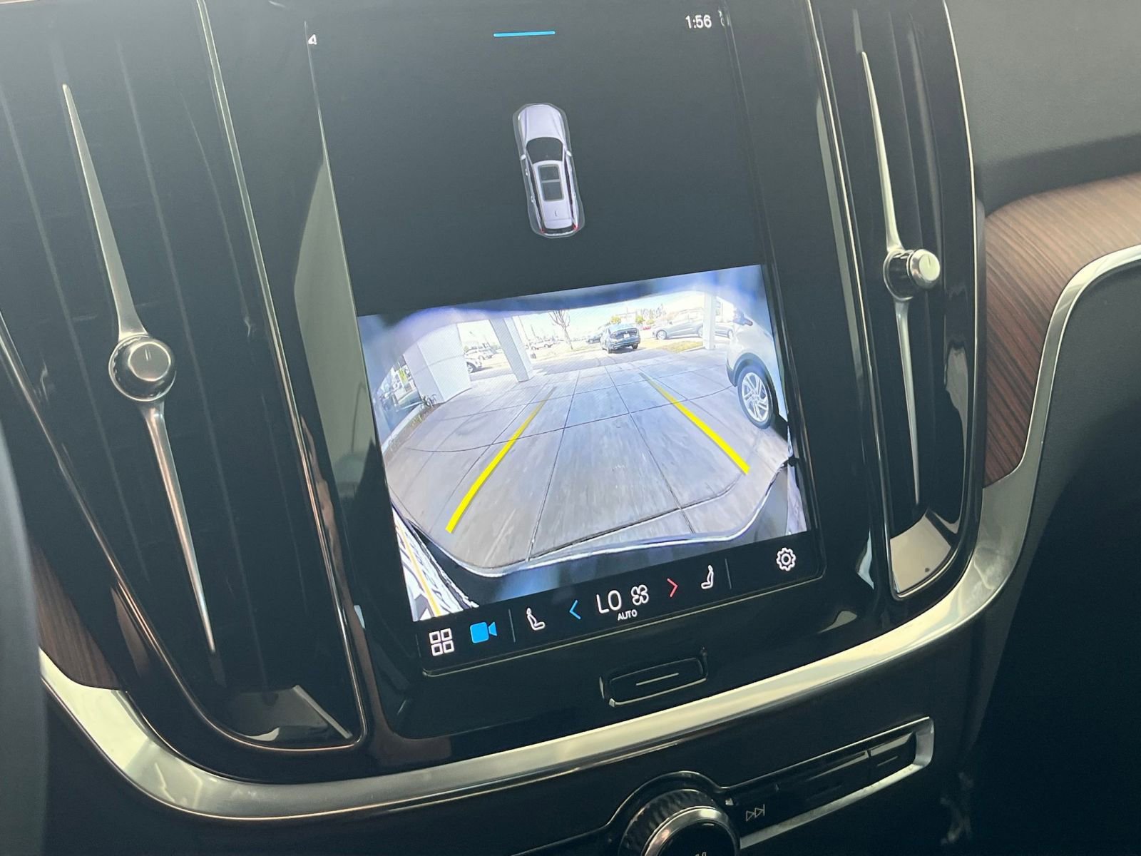 Thumbnail: 2025 Volvo S60 - 17