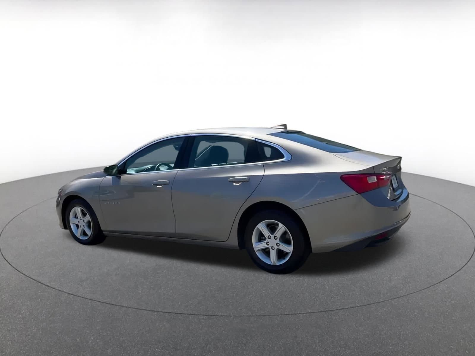 Thumbnail: 2023 Chevrolet Malibu - 8