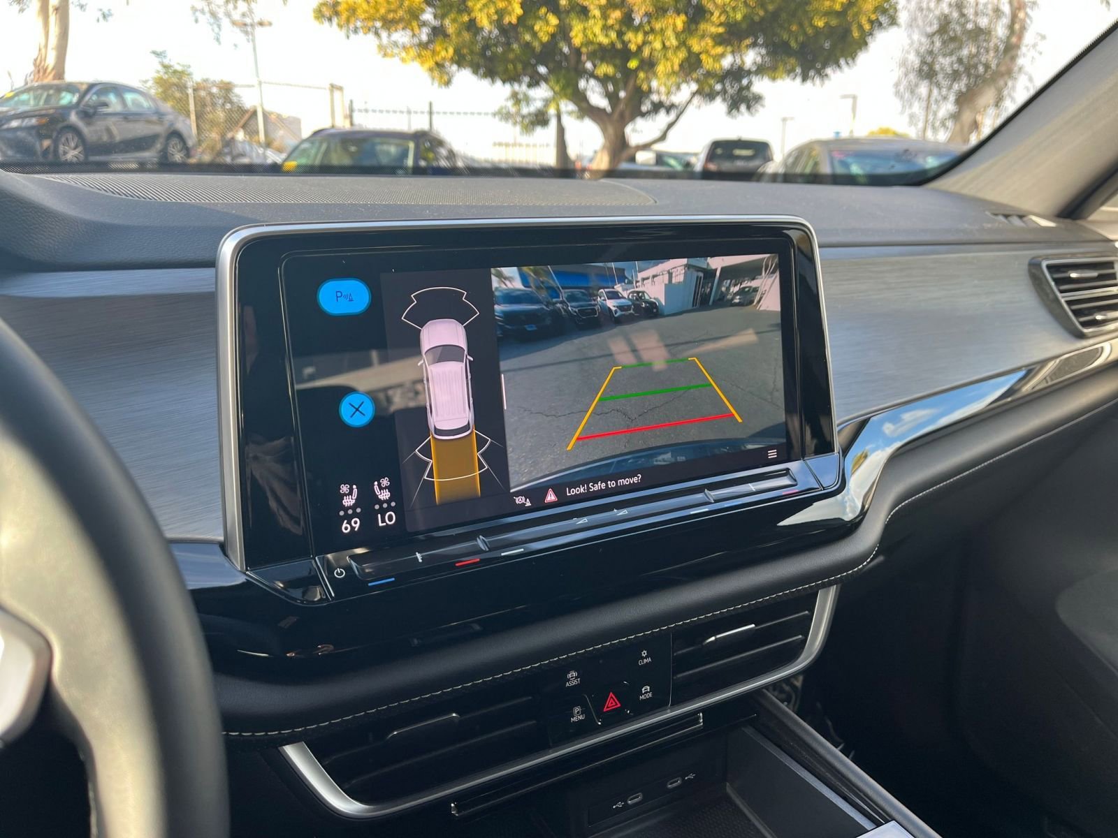 Thumbnail: 2024 Volkswagen Atlas - 17