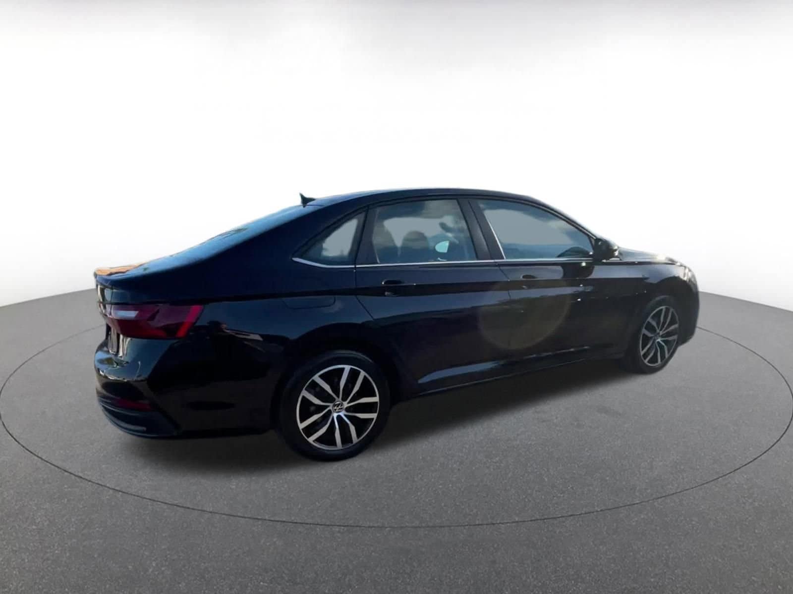 Thumbnail: 2025 Volkswagen Jetta - 14