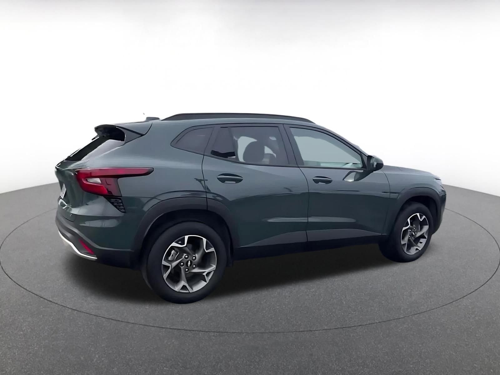 Thumbnail: 2025 Chevrolet Trax - 14