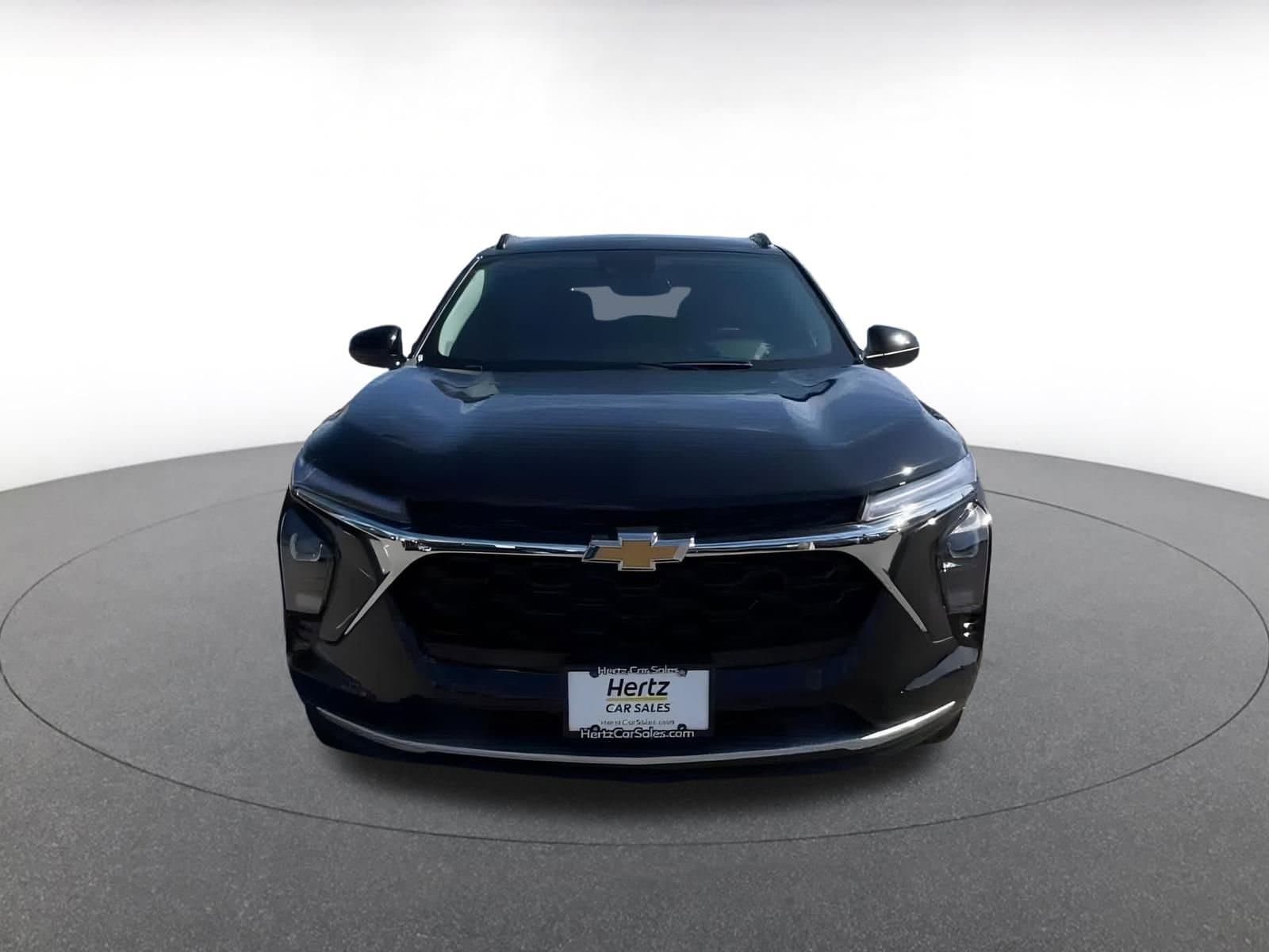 Thumbnail: 2025 Chevrolet Trax - 3