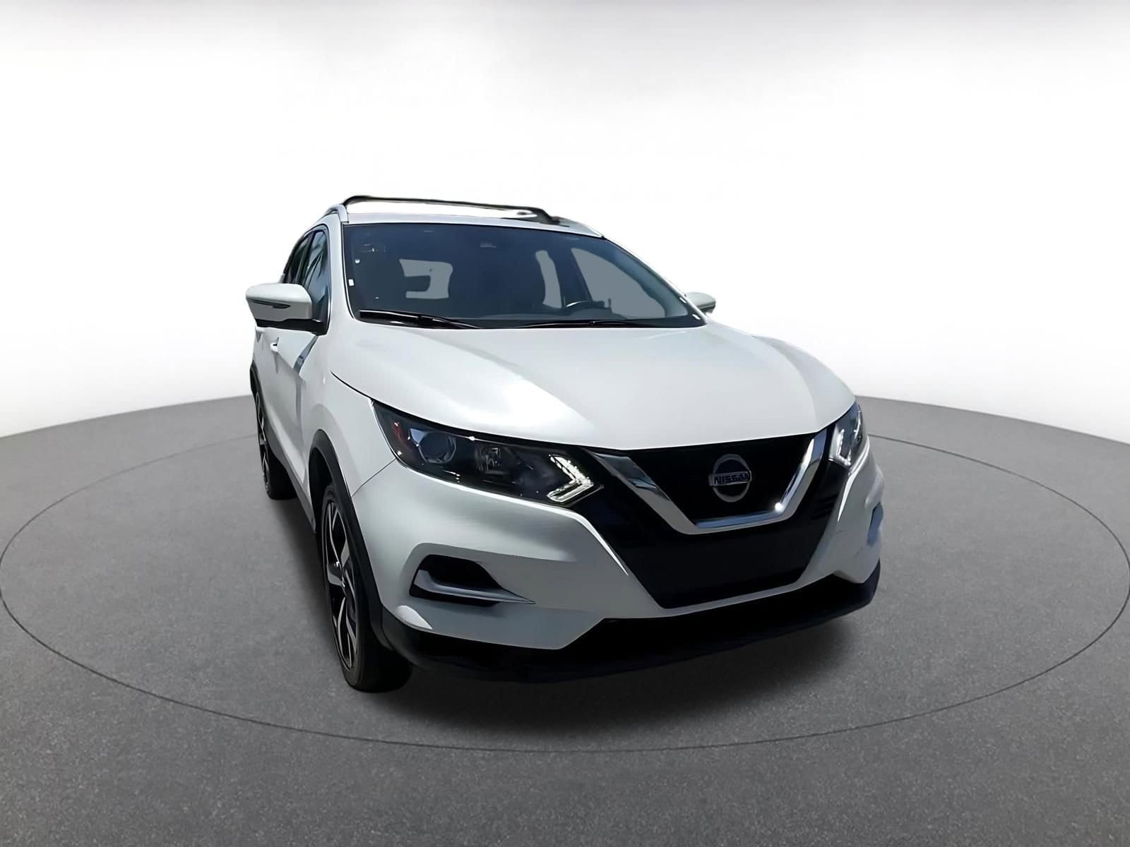 Thumbnail: 2022 Nissan Rogue Sport - 3