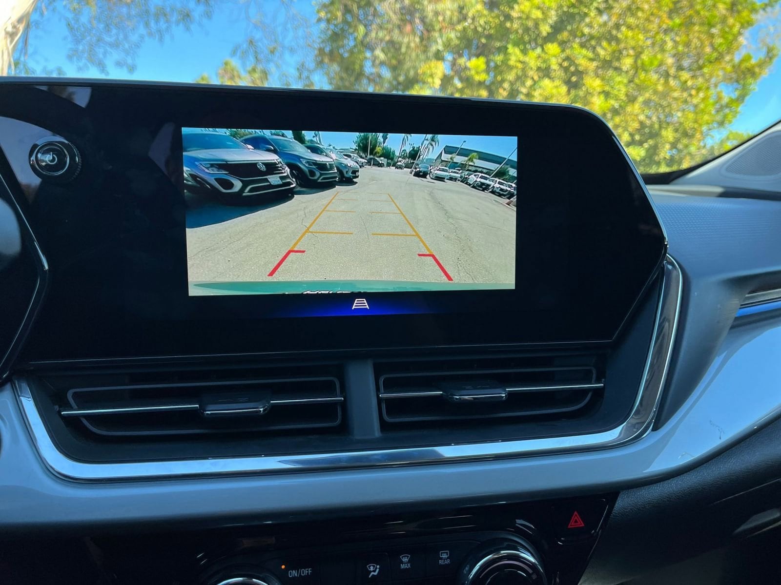 Thumbnail: 2025 Chevrolet Trax - 17