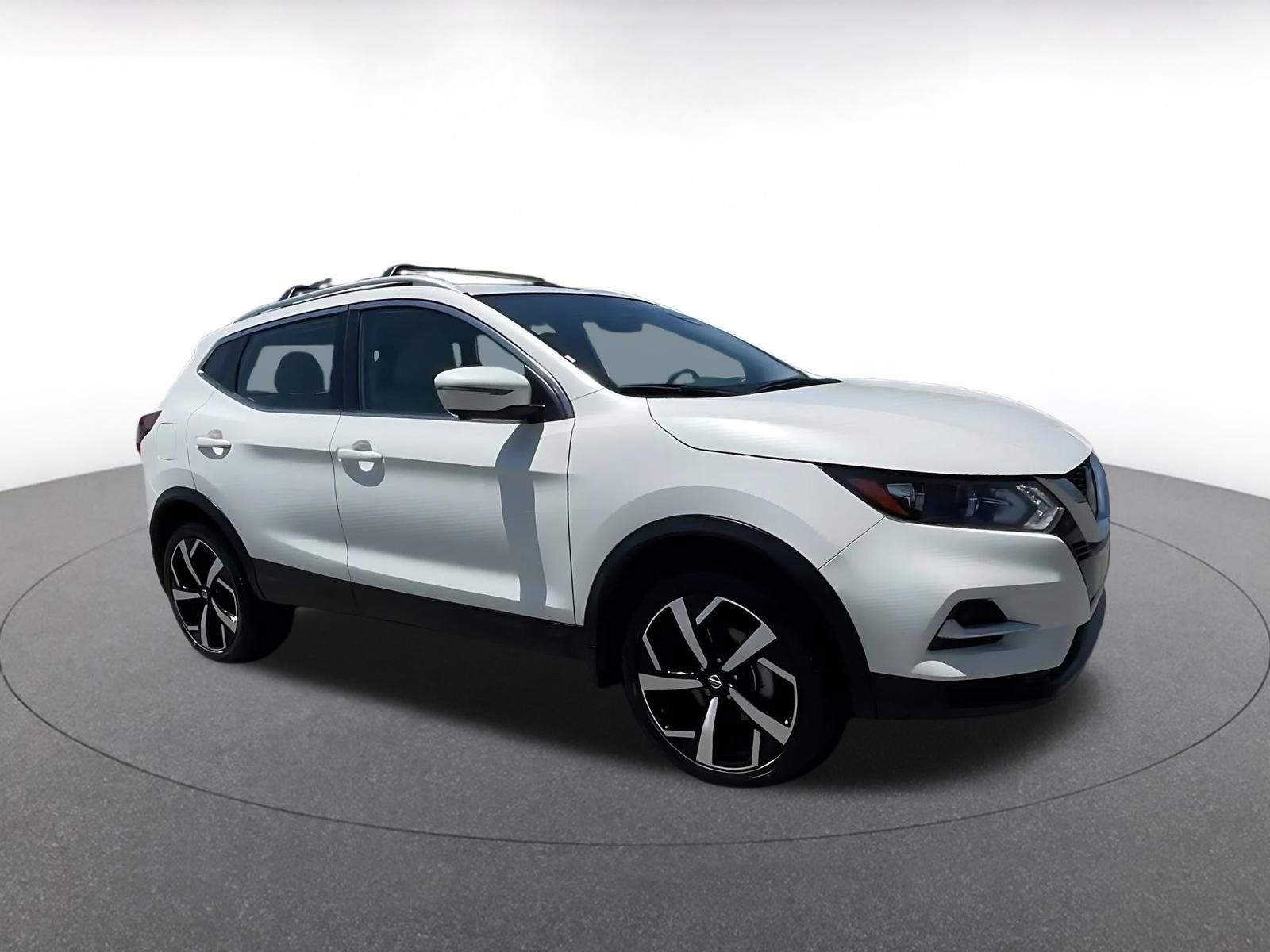 Thumbnail: 2022 Nissan Rogue Sport - 2