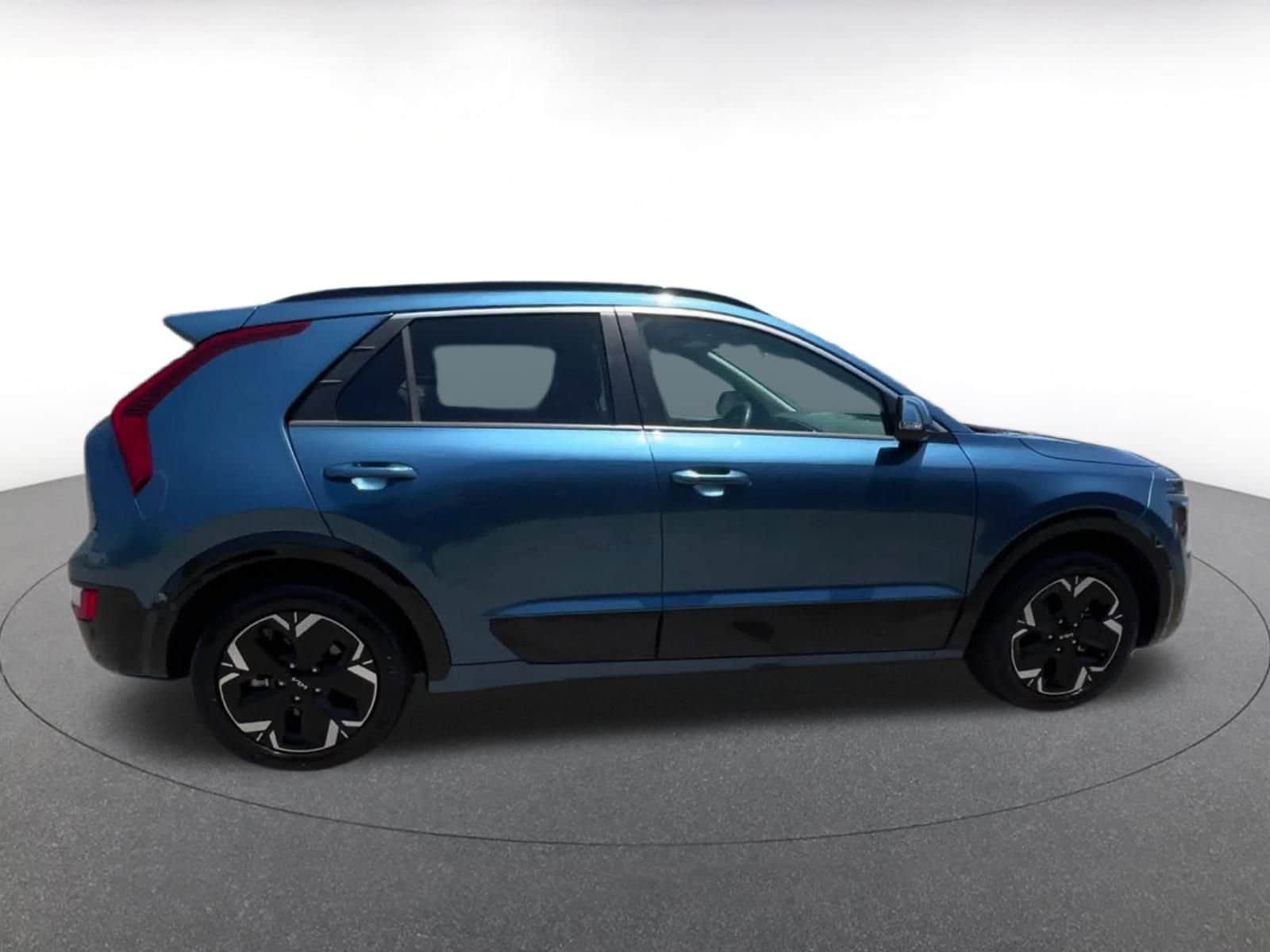 Thumbnail: 2023 Kia Niro - 13