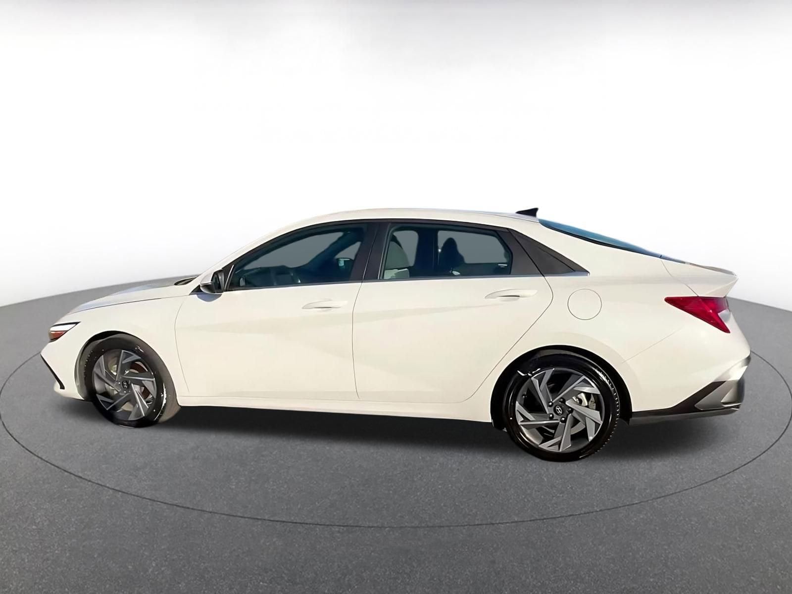 Thumbnail: 2025 Hyundai Elantra - 10