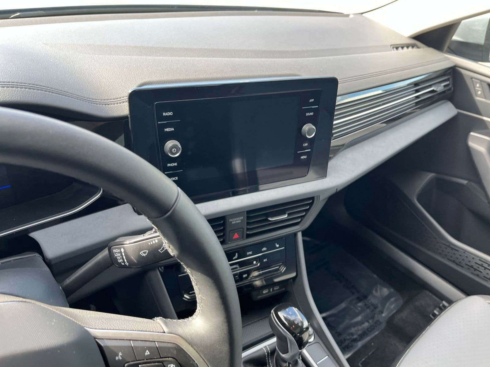 Thumbnail: 2025 Volkswagen Jetta - 18