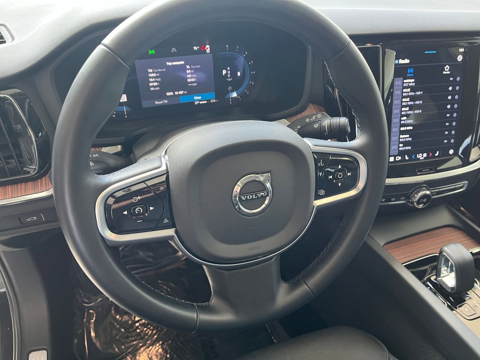 Thumbnail: 2025 Volvo S60 - 28