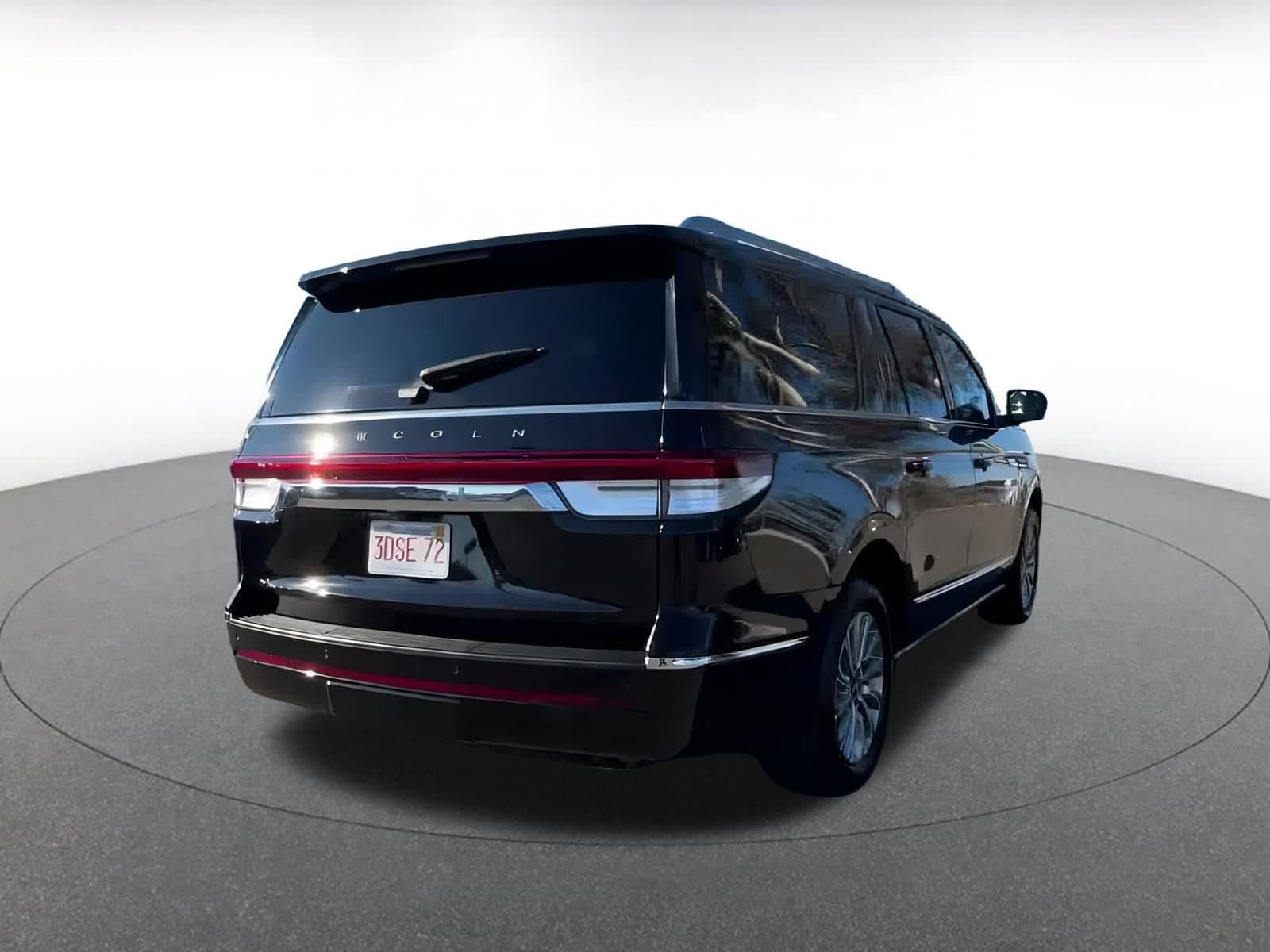 Thumbnail: 2024 Lincoln Navigator L - 14
