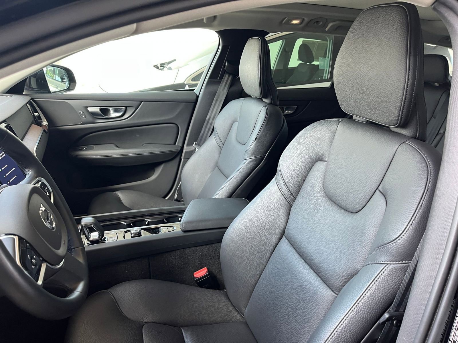 Thumbnail: 2025 Volvo S60 - 27