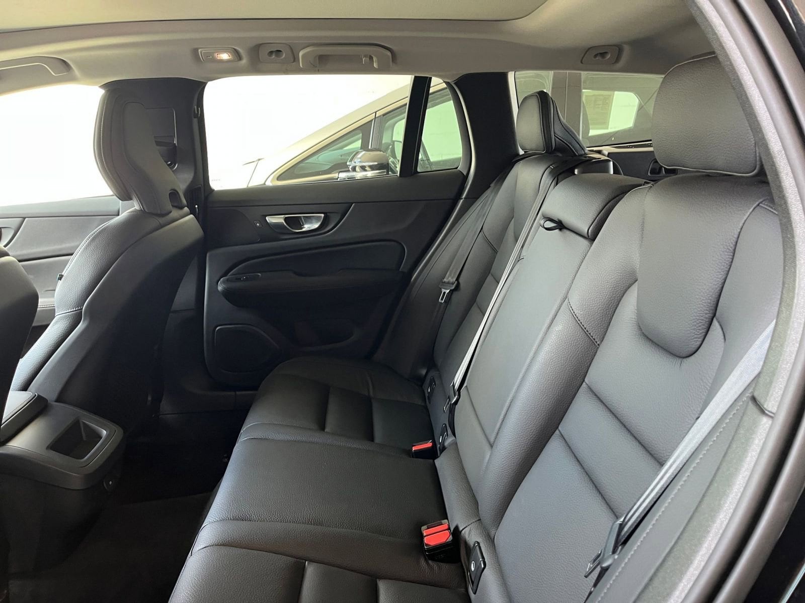 Thumbnail: 2025 Volvo S60 - 25