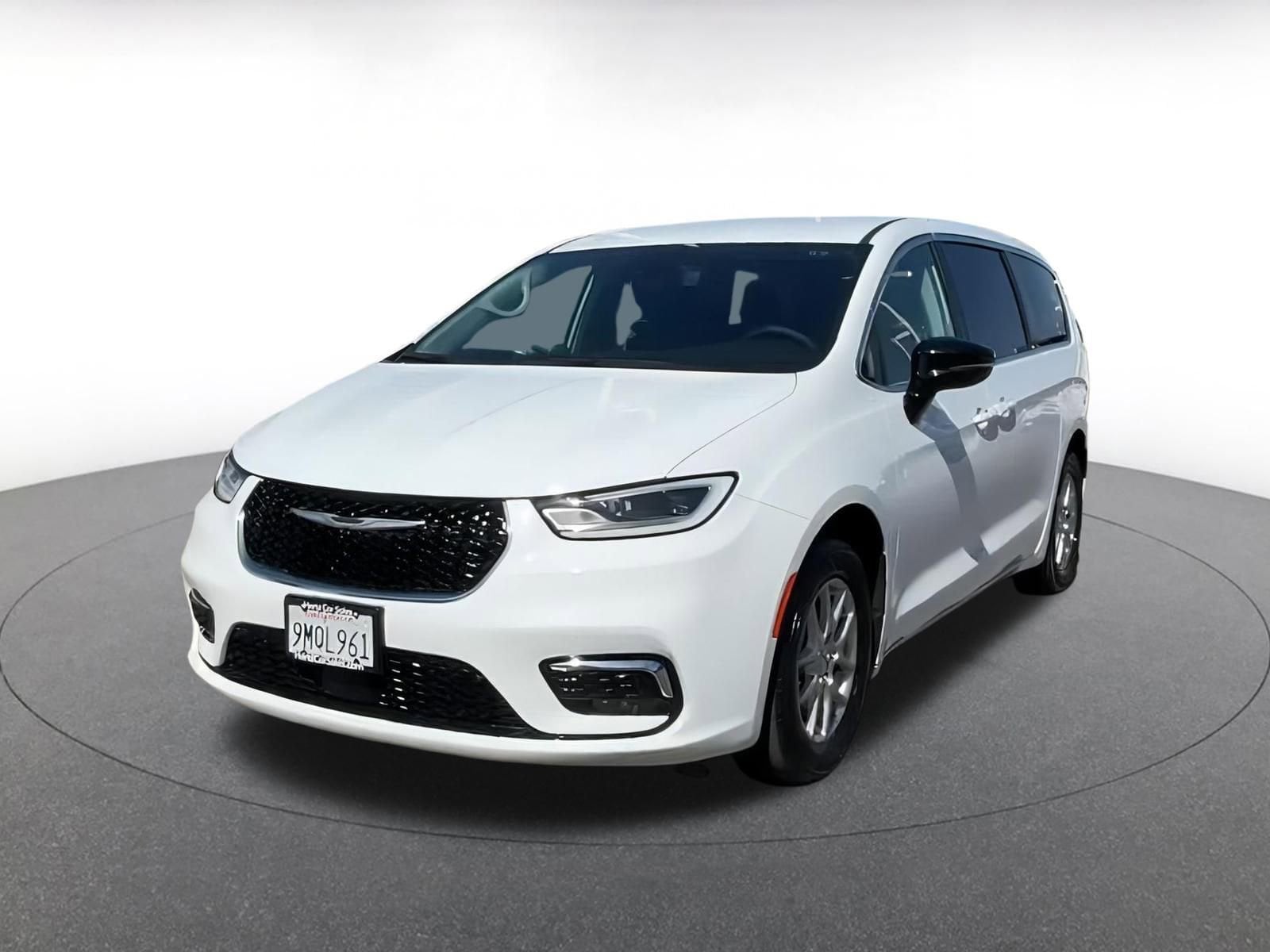 2024 Chrysler Pacifica Touring L 4