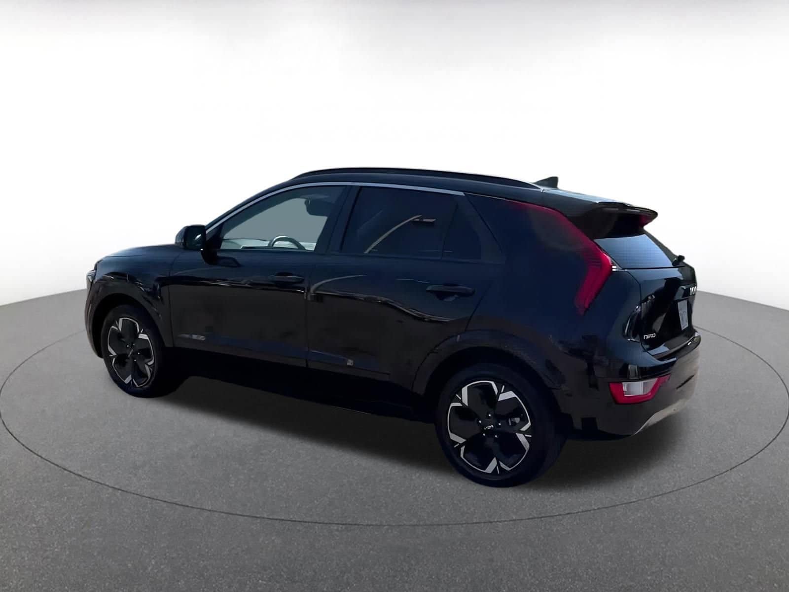 Thumbnail: 2023 Kia Niro - 8