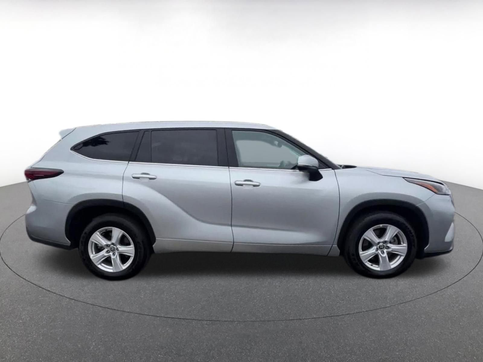 Thumbnail: 2025 Toyota Highlander - 16