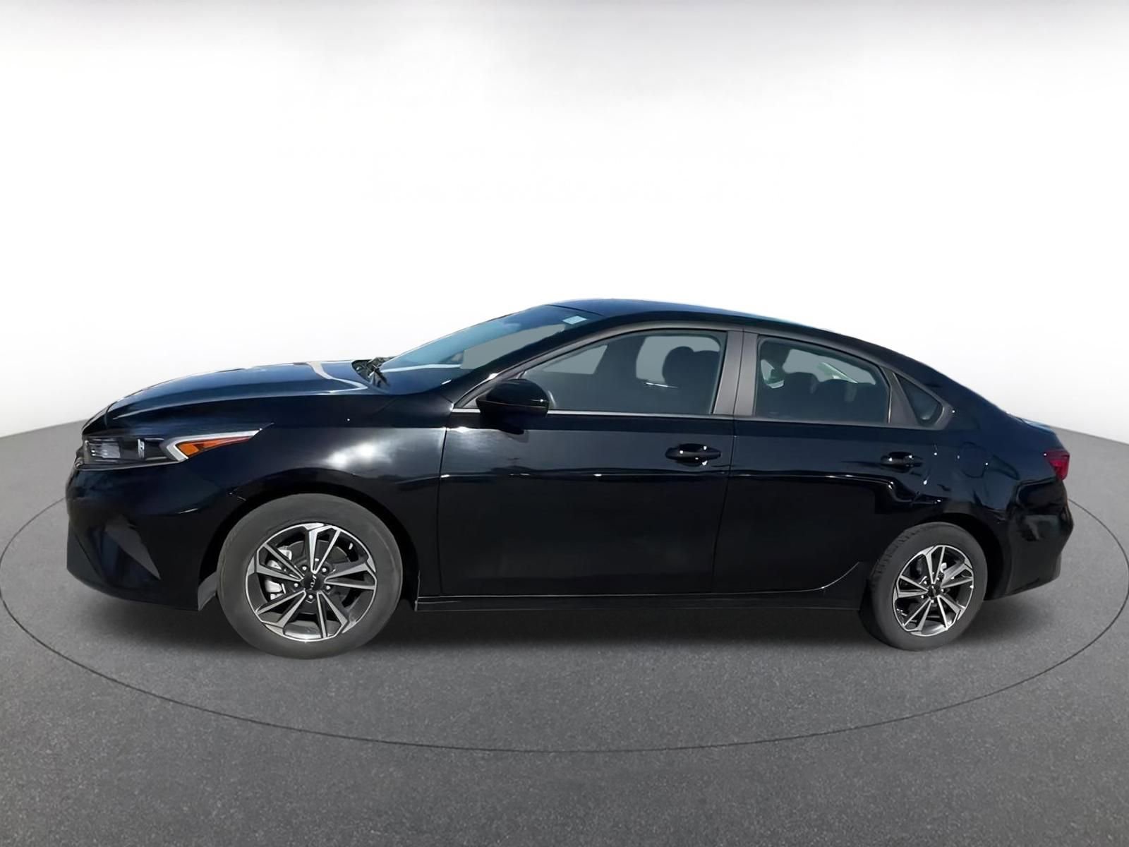 Thumbnail: 2024 Kia Forte - 6