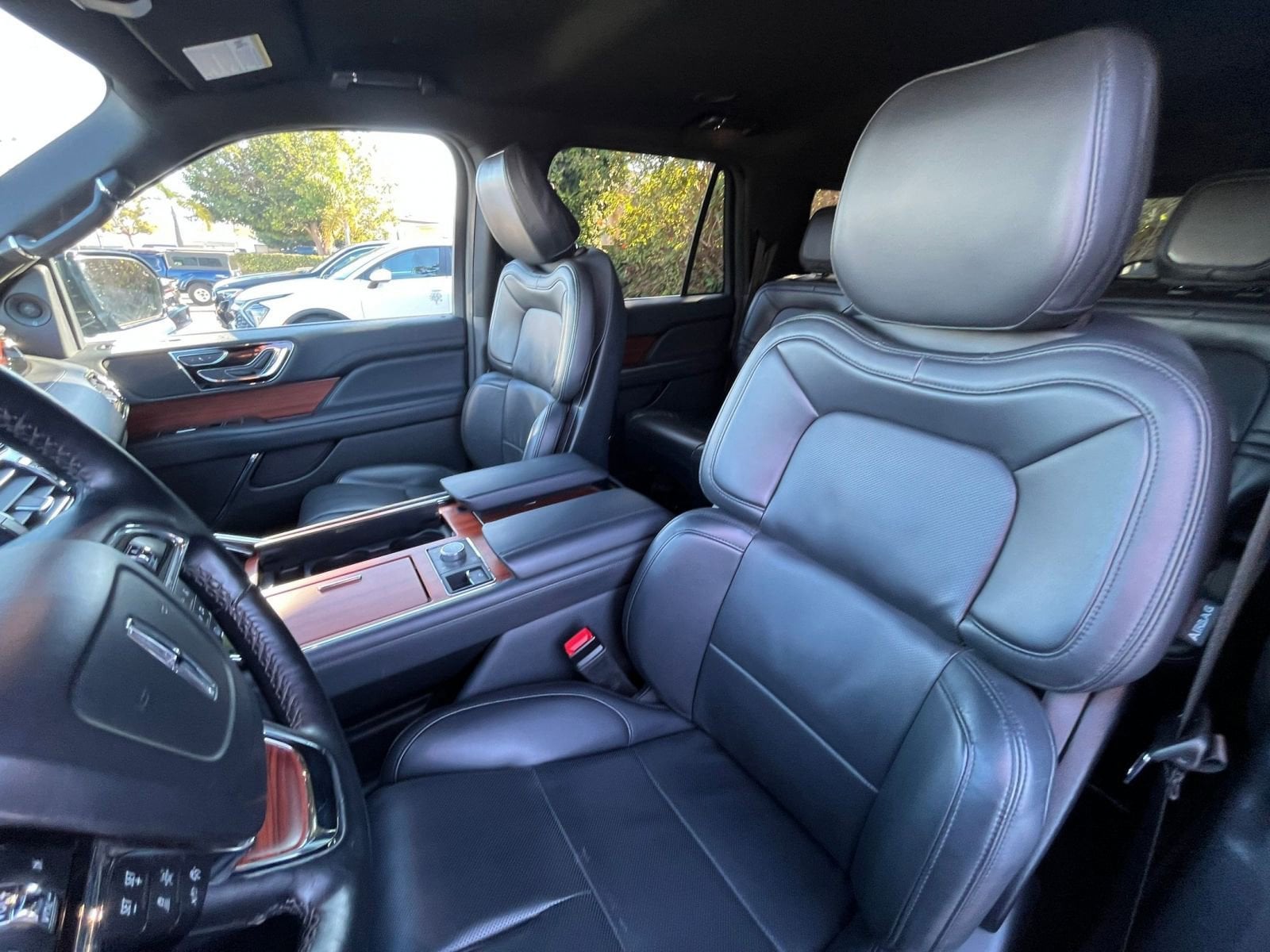 Thumbnail: 2024 Lincoln Navigator L - 27