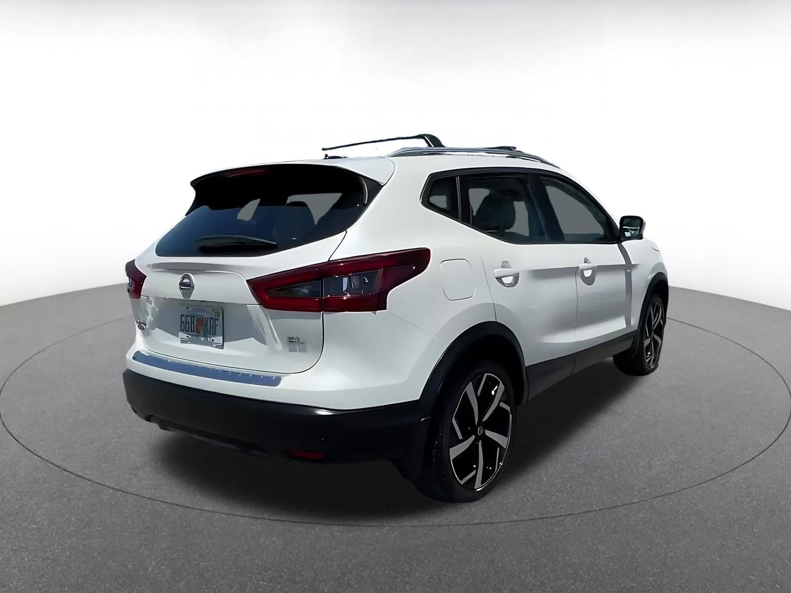 Thumbnail: 2022 Nissan Rogue Sport - 14