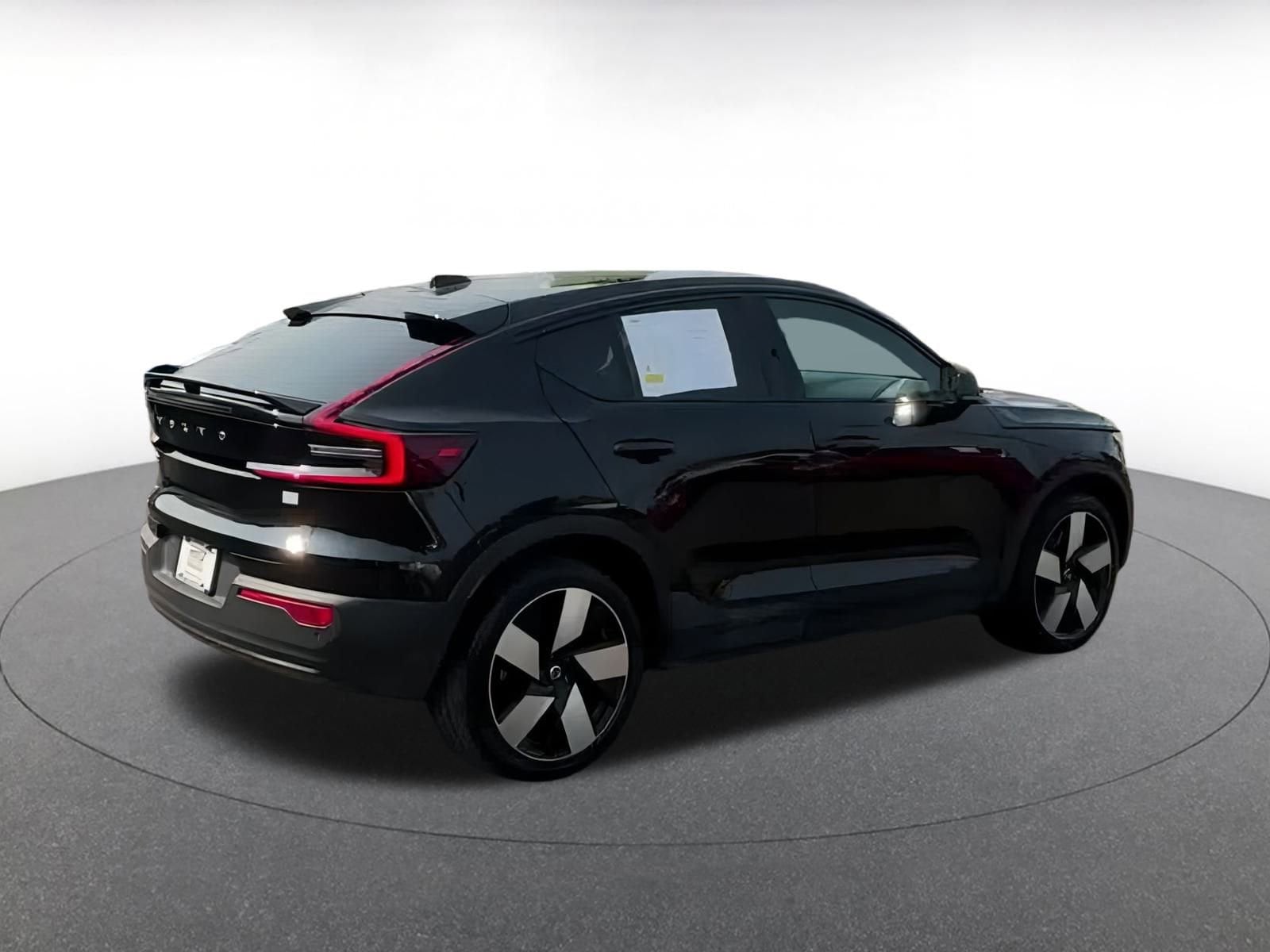 Thumbnail: 2023 Volvo C40 - 15