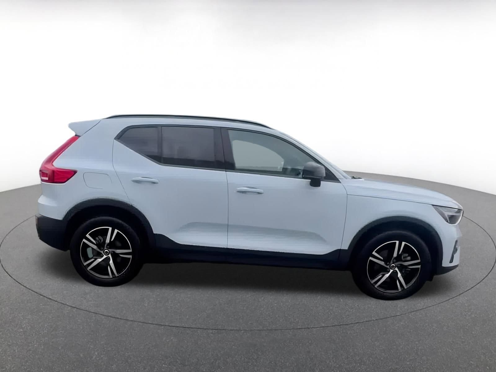 Thumbnail: 2024 Volvo XC40 - 5