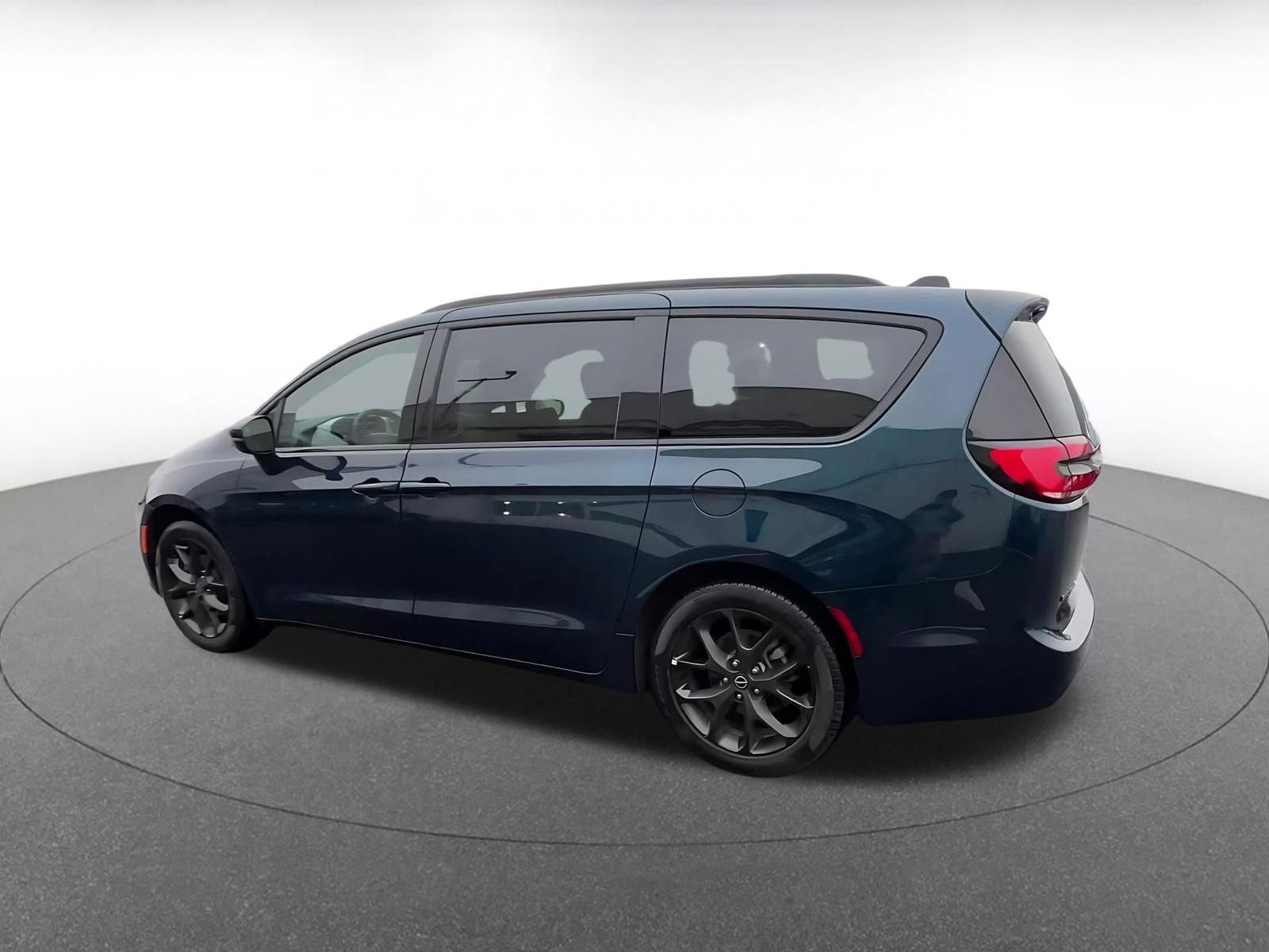 Thumbnail: 2025 Chrysler Pacifica - 10