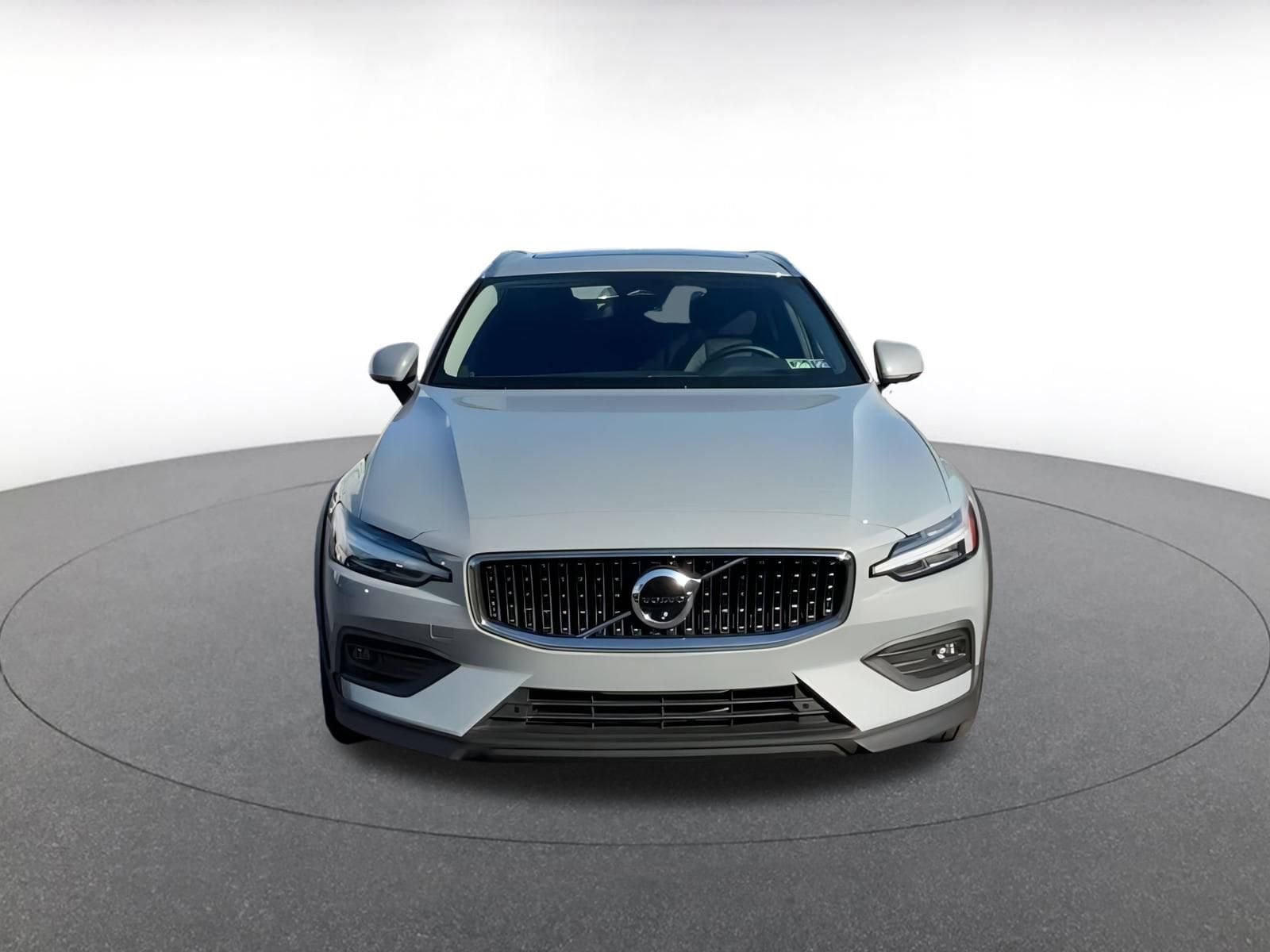 Thumbnail: 2025 Volvo S60 - 3