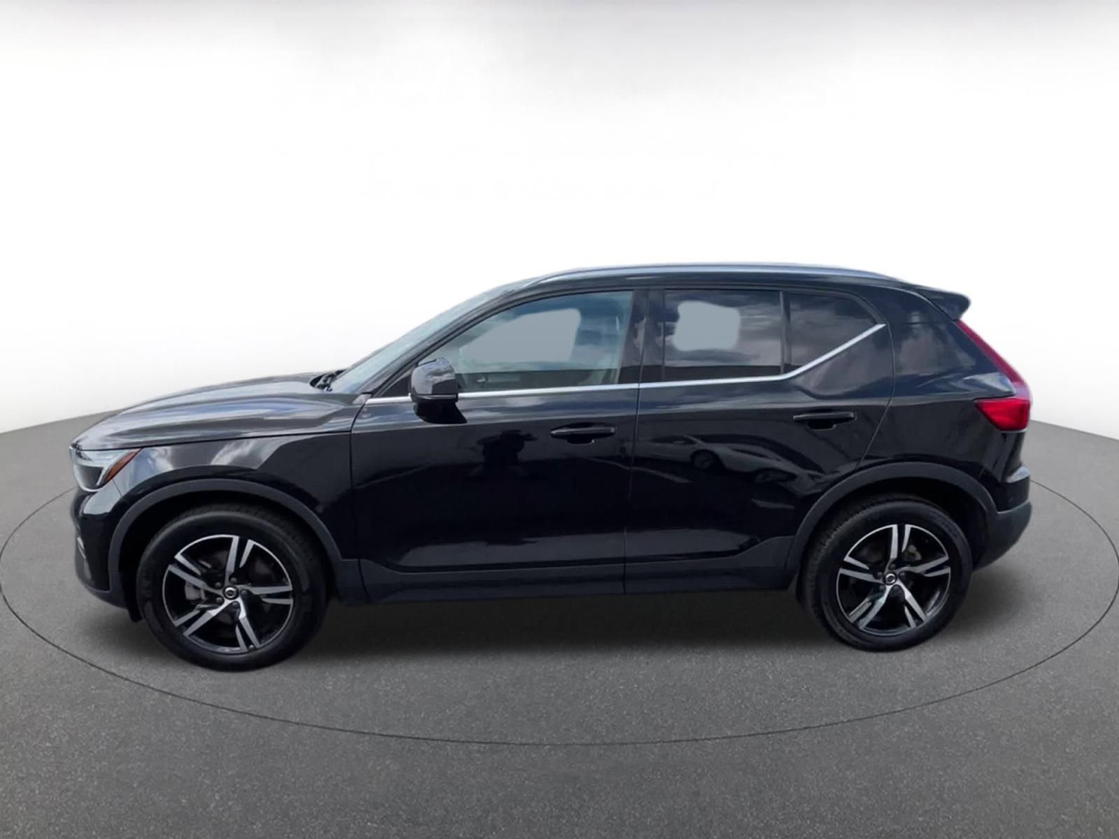 Thumbnail: 2024 Volvo XC40 - 9