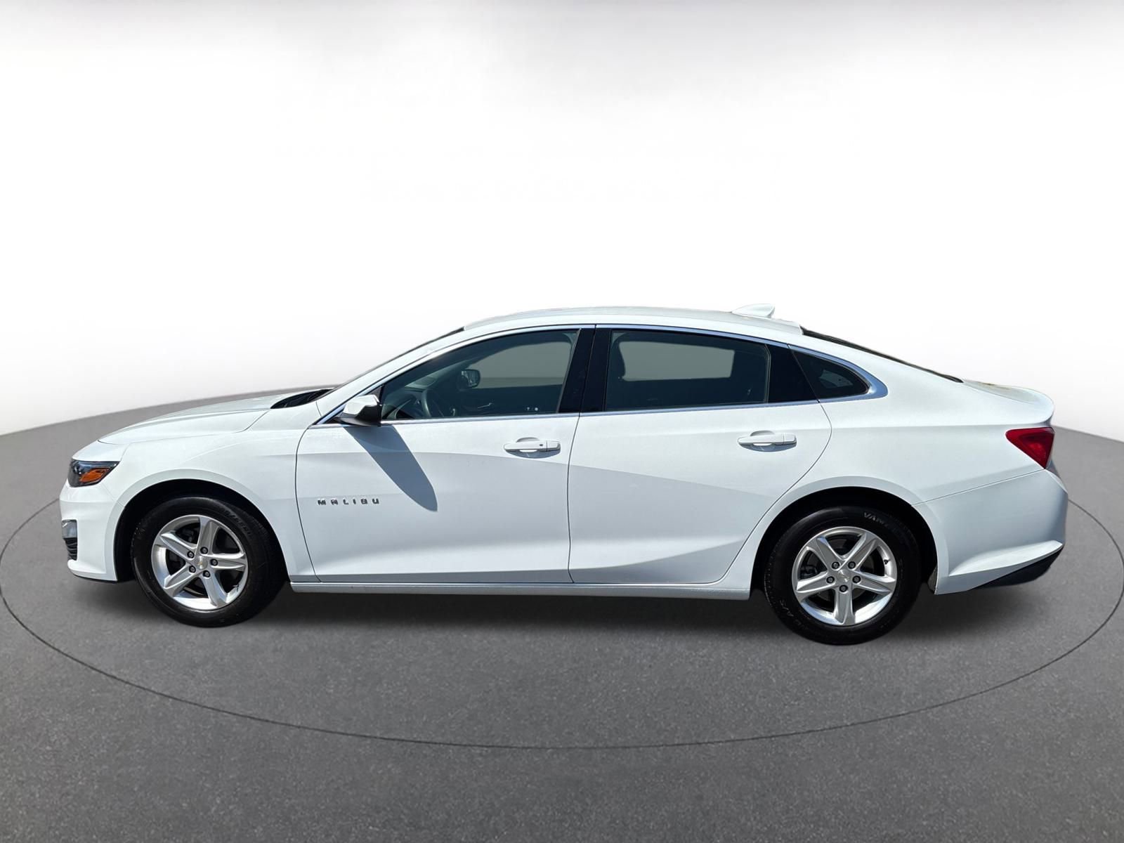 Thumbnail: 2023 Chevrolet Malibu - 4