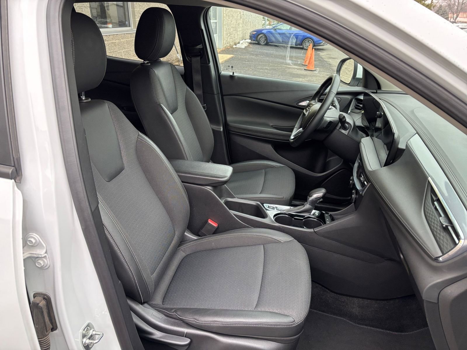 Thumbnail: 2025 Buick Encore GX - 27