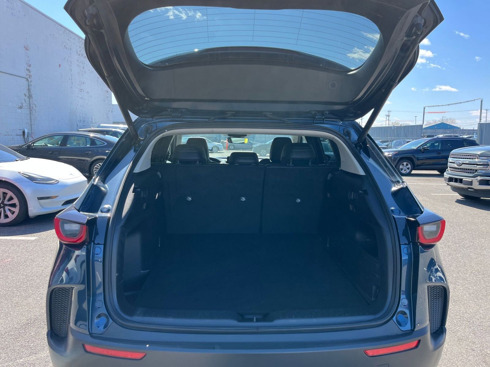 Thumbnail: 2025 Mazda CX-50 - 33