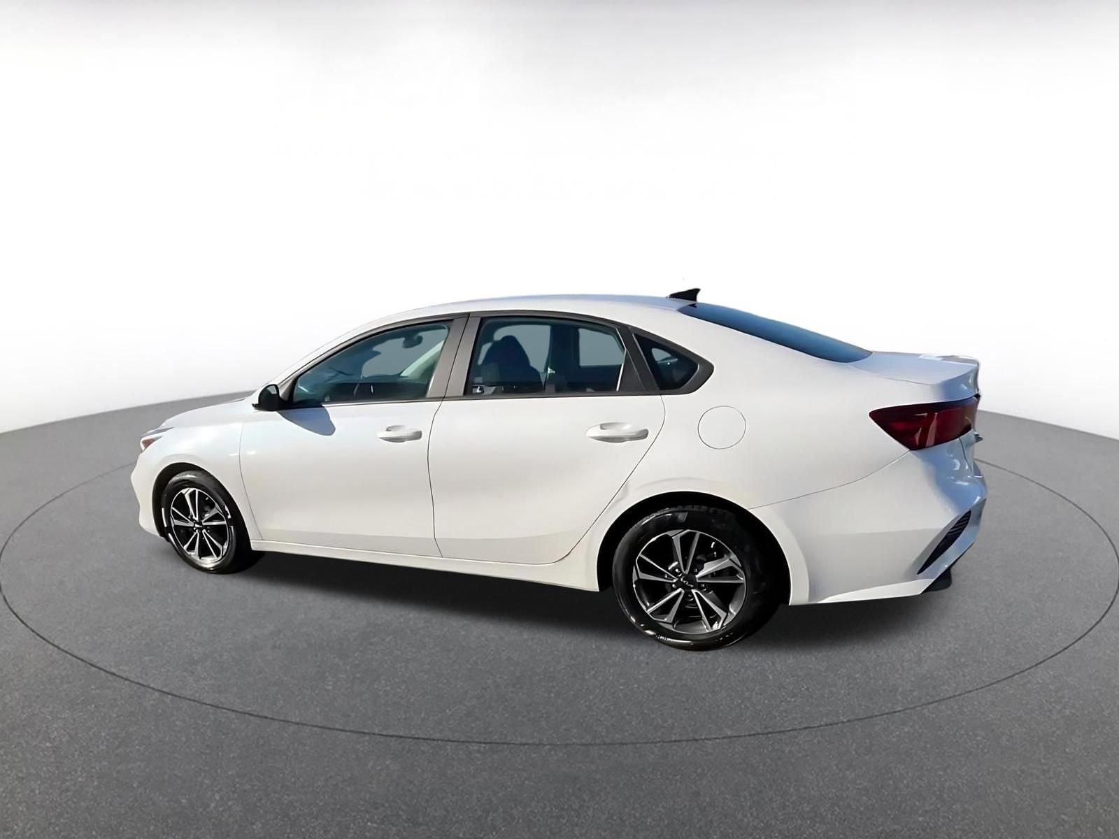 Thumbnail: 2024 Kia Forte - 10