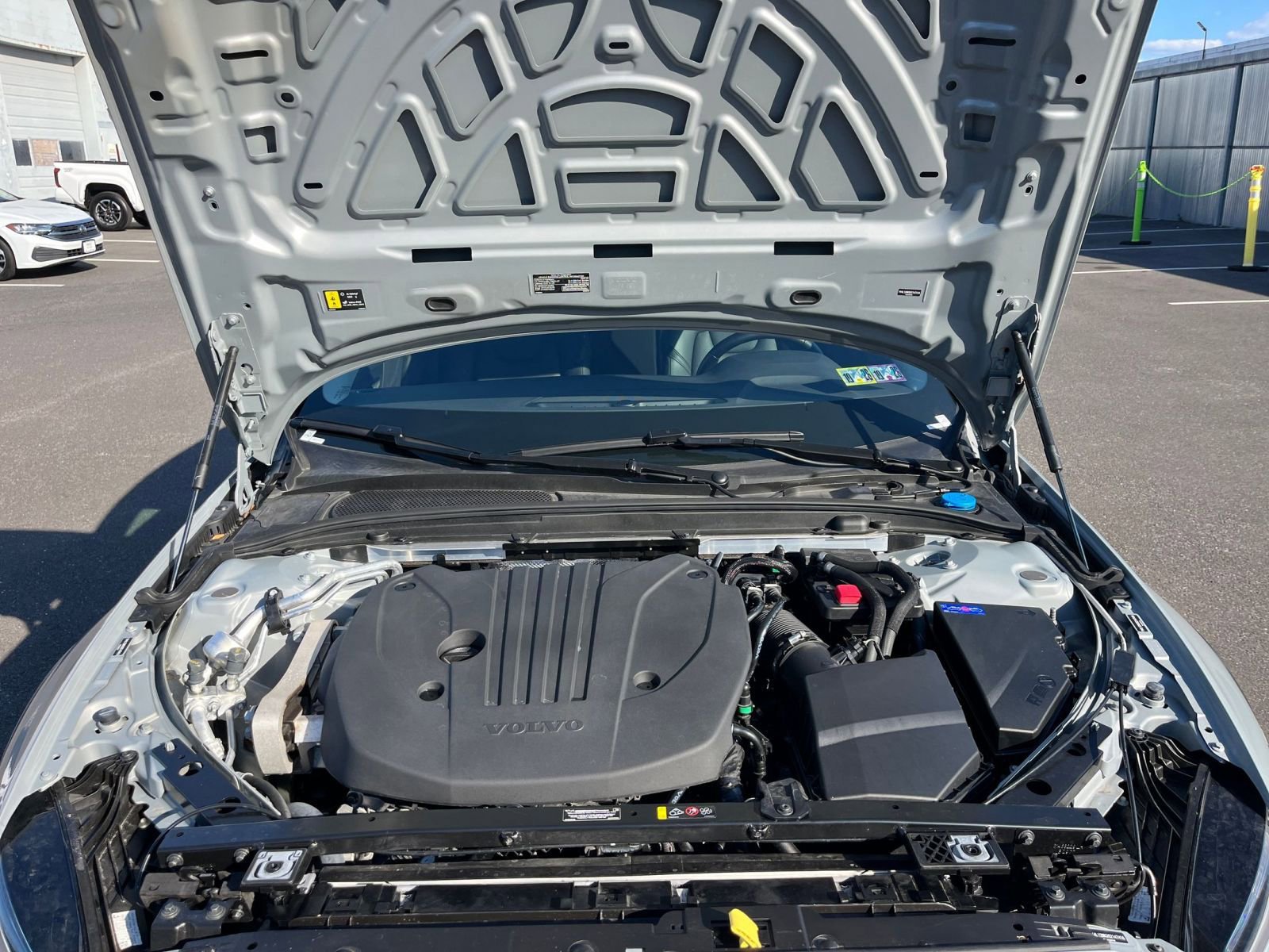 Thumbnail: 2025 Volvo S60 - 32