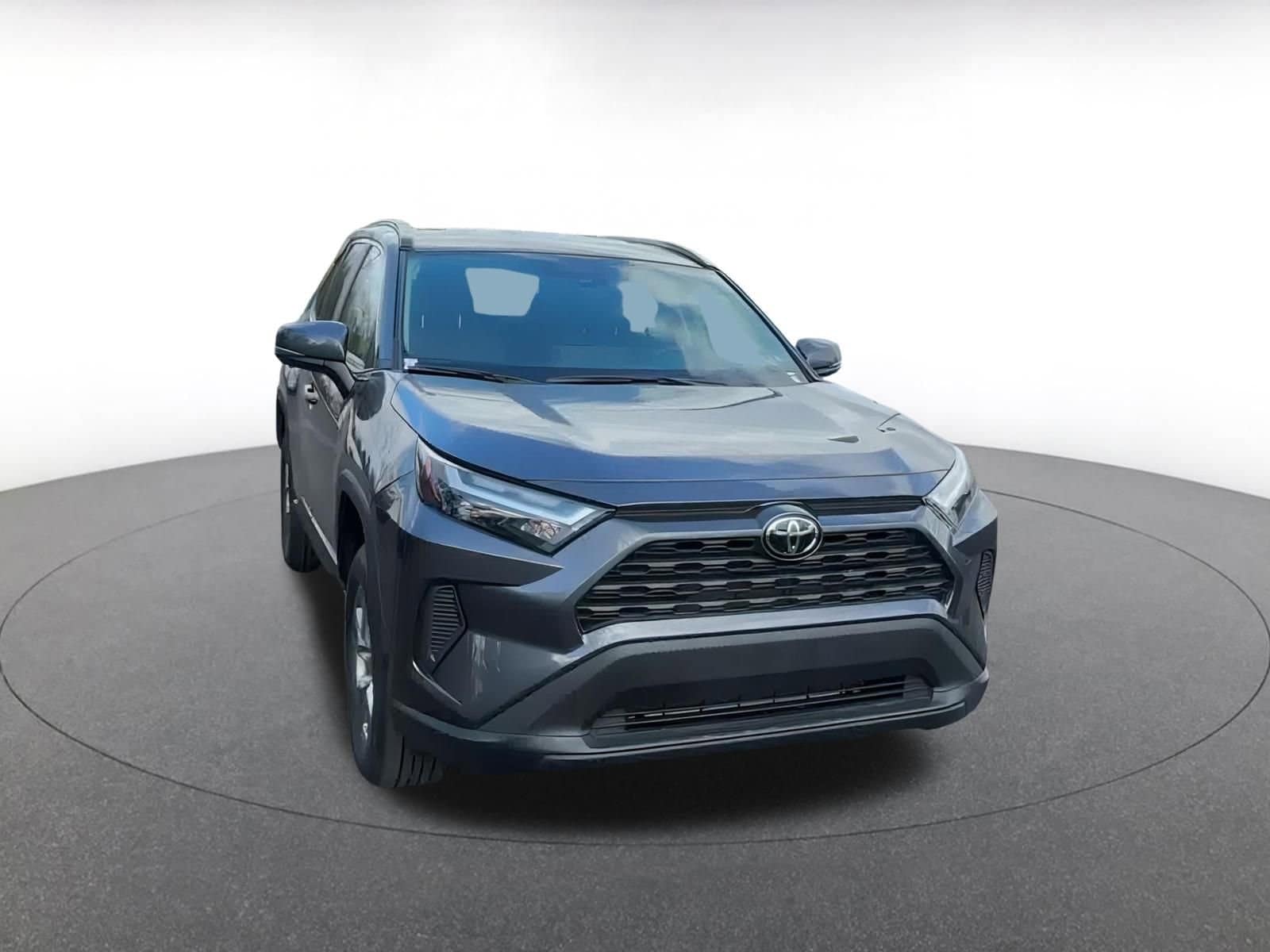 2024 Toyota RAV4 XLE 3
