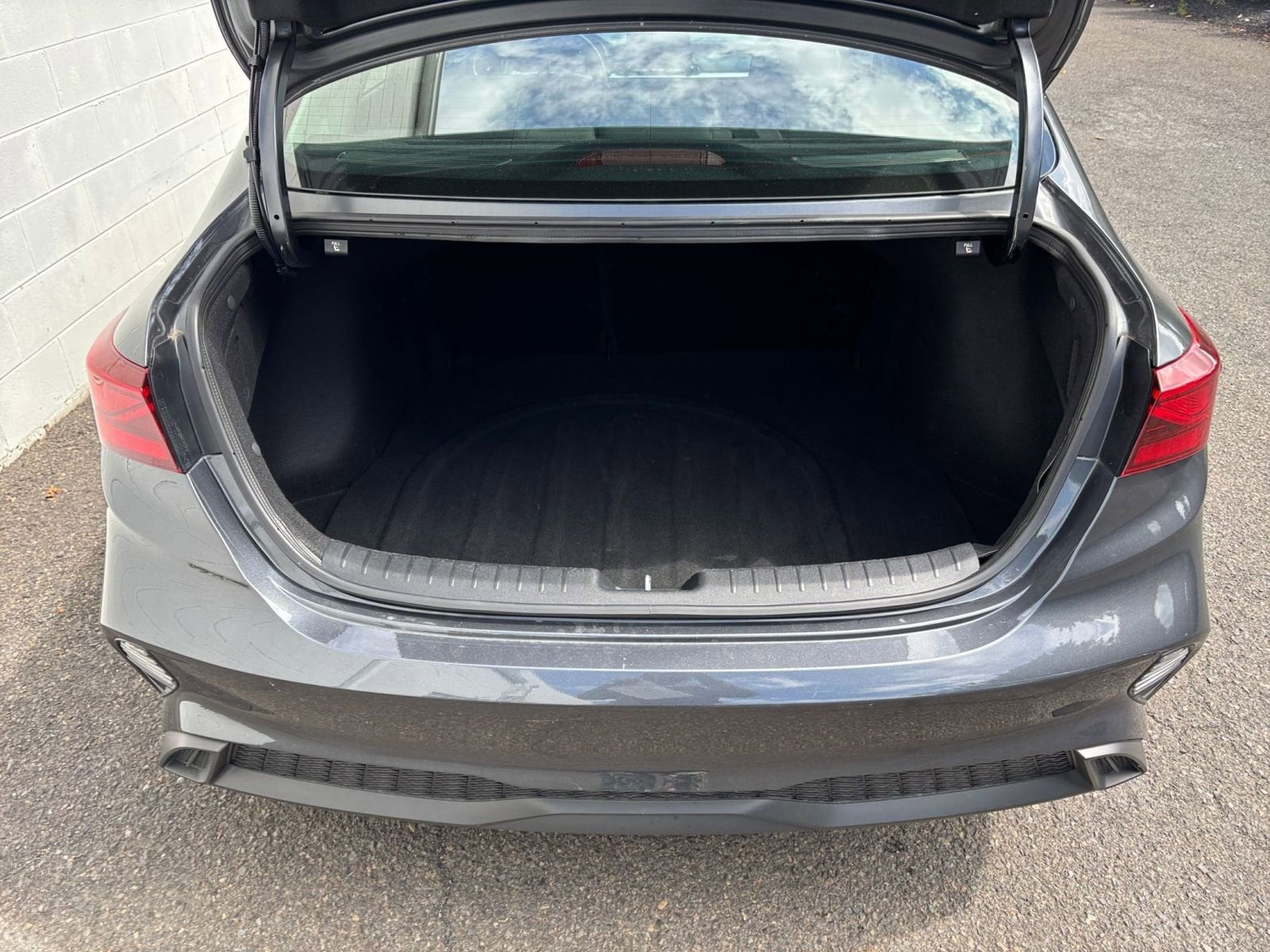 Thumbnail: 2024 Kia Forte - 31