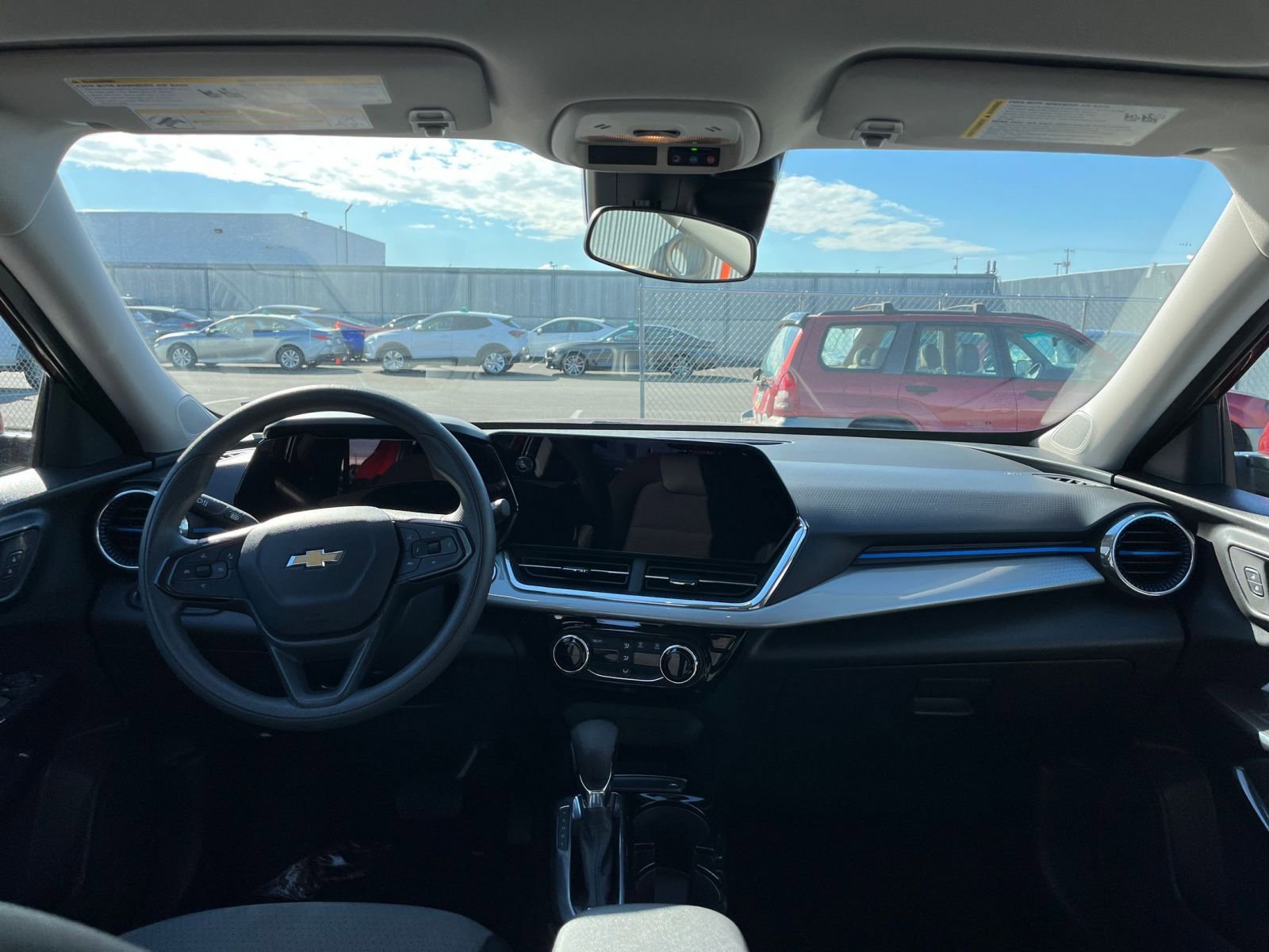 Thumbnail: 2025 Chevrolet Trax - 32