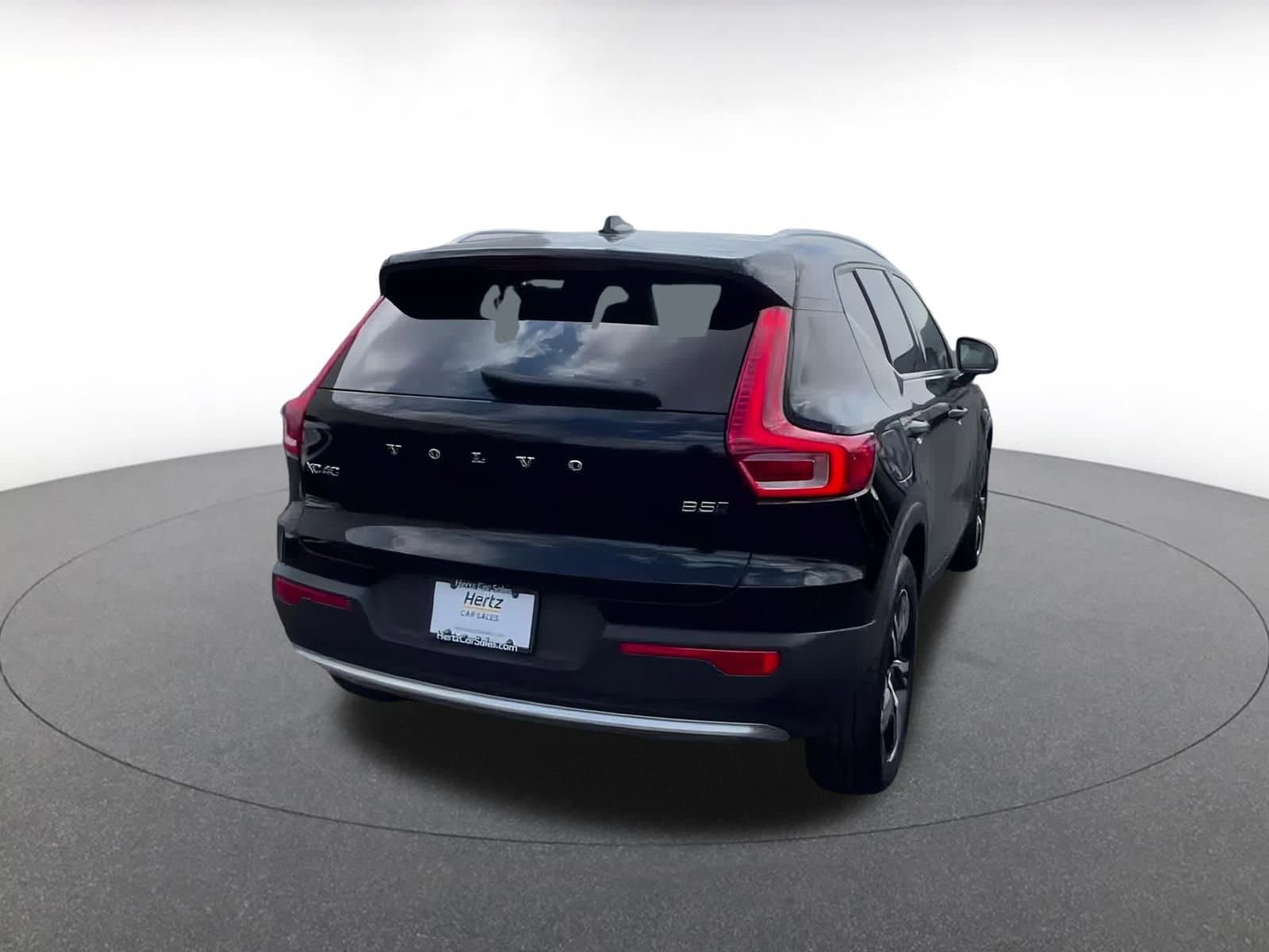 Thumbnail: 2024 Volvo XC40 - 14