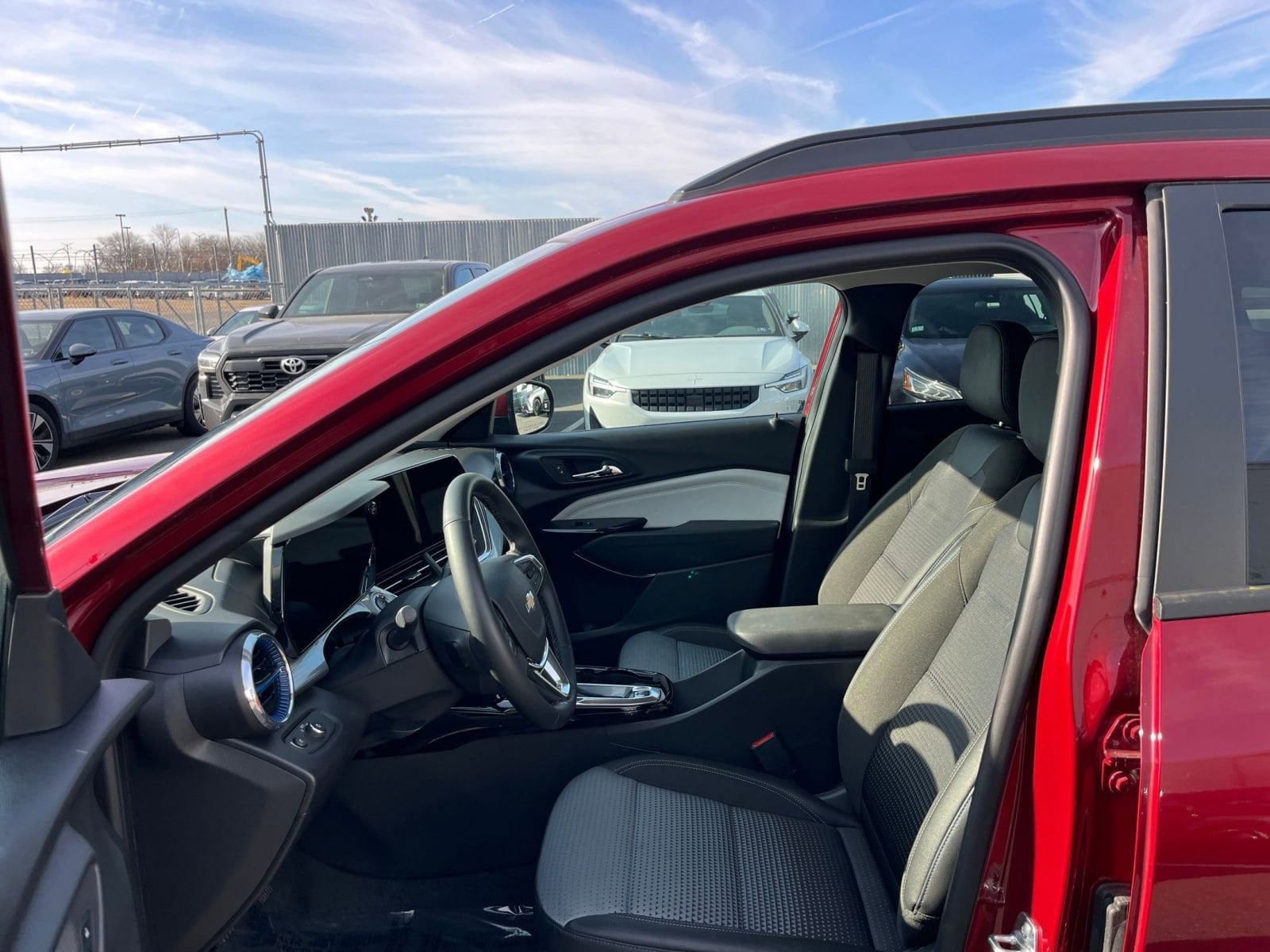 Thumbnail: 2025 Chevrolet Trax - 25