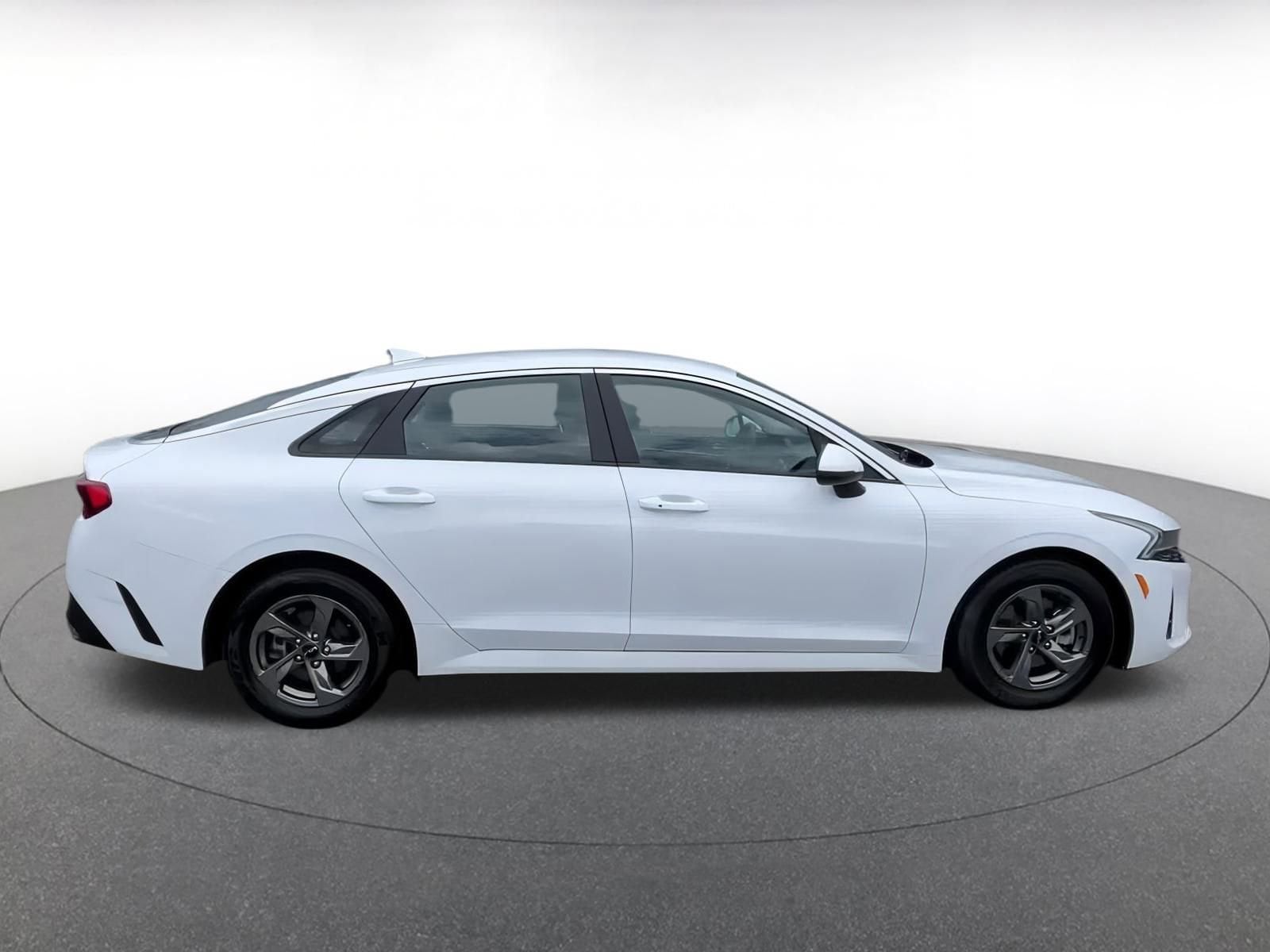 Thumbnail: 2023 Kia K5 - 16