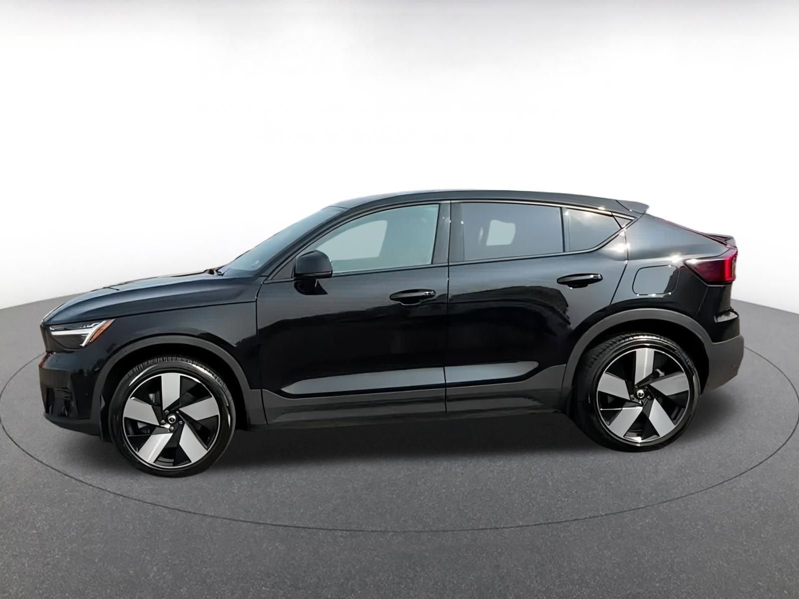 Thumbnail: 2023 Volvo C40 - 10