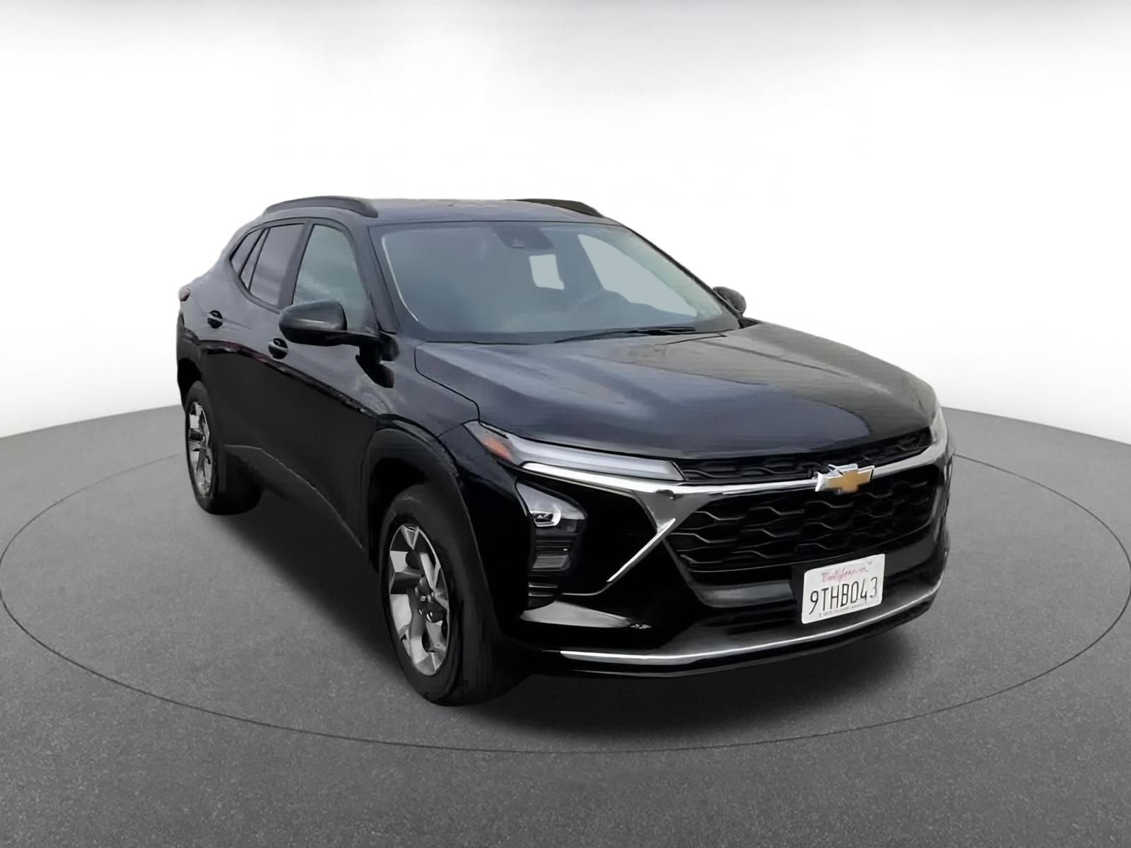 Thumbnail: 2025 Chevrolet Trax - 3