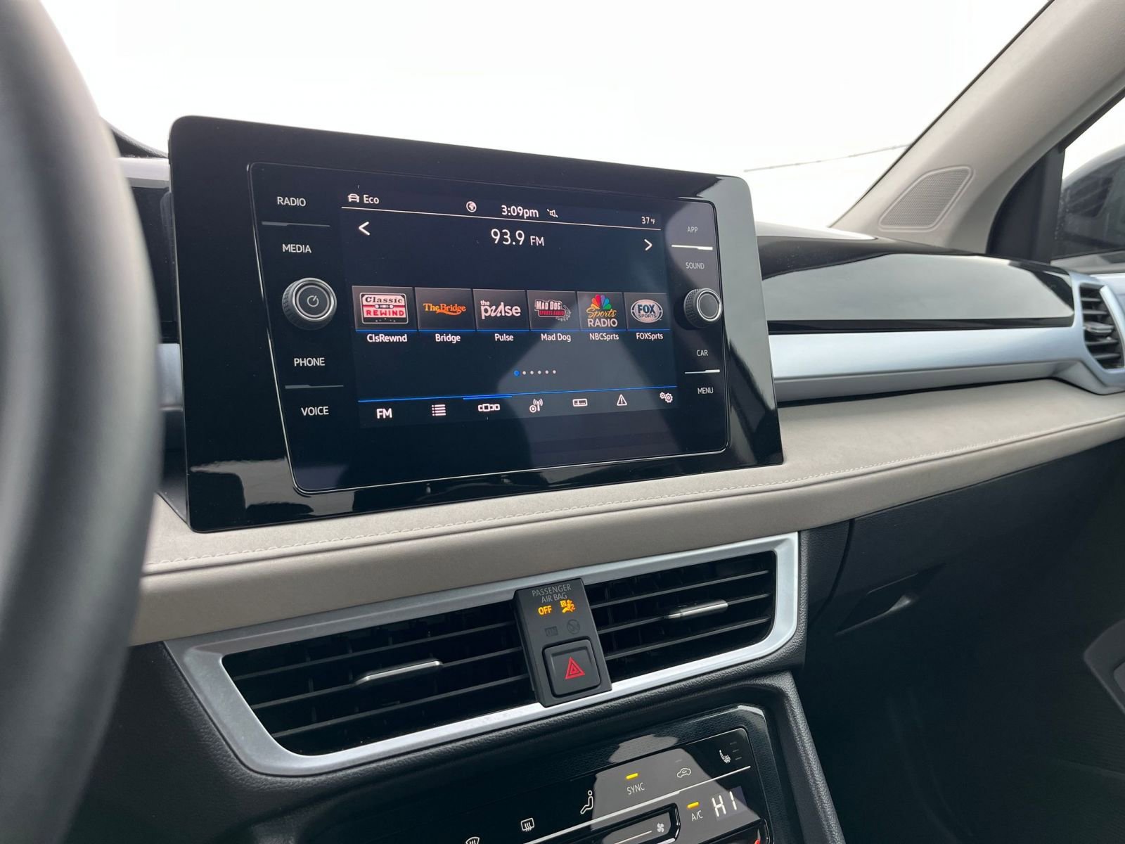 Thumbnail: 2025 Volkswagen Taos - 21