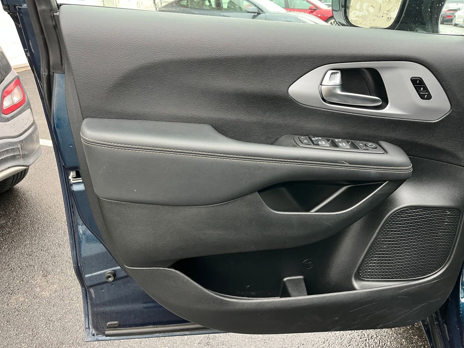 Thumbnail: 2025 Chrysler Pacifica - 18