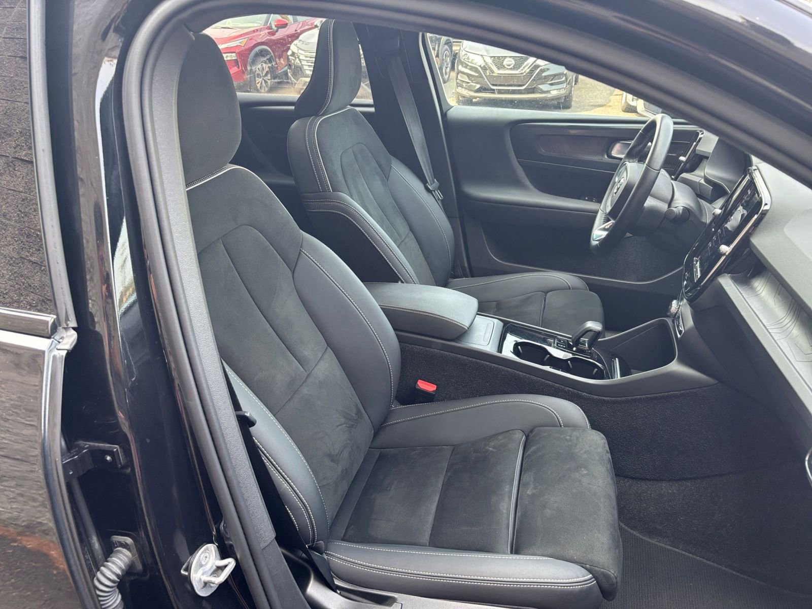 Thumbnail: 2023 Volvo C40 - 33