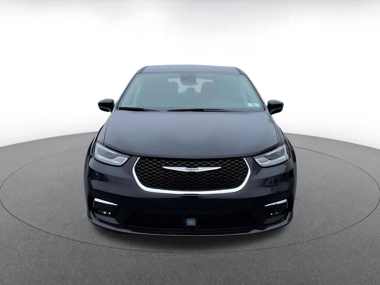 Thumbnail: 2024 Chrysler Pacifica - 4